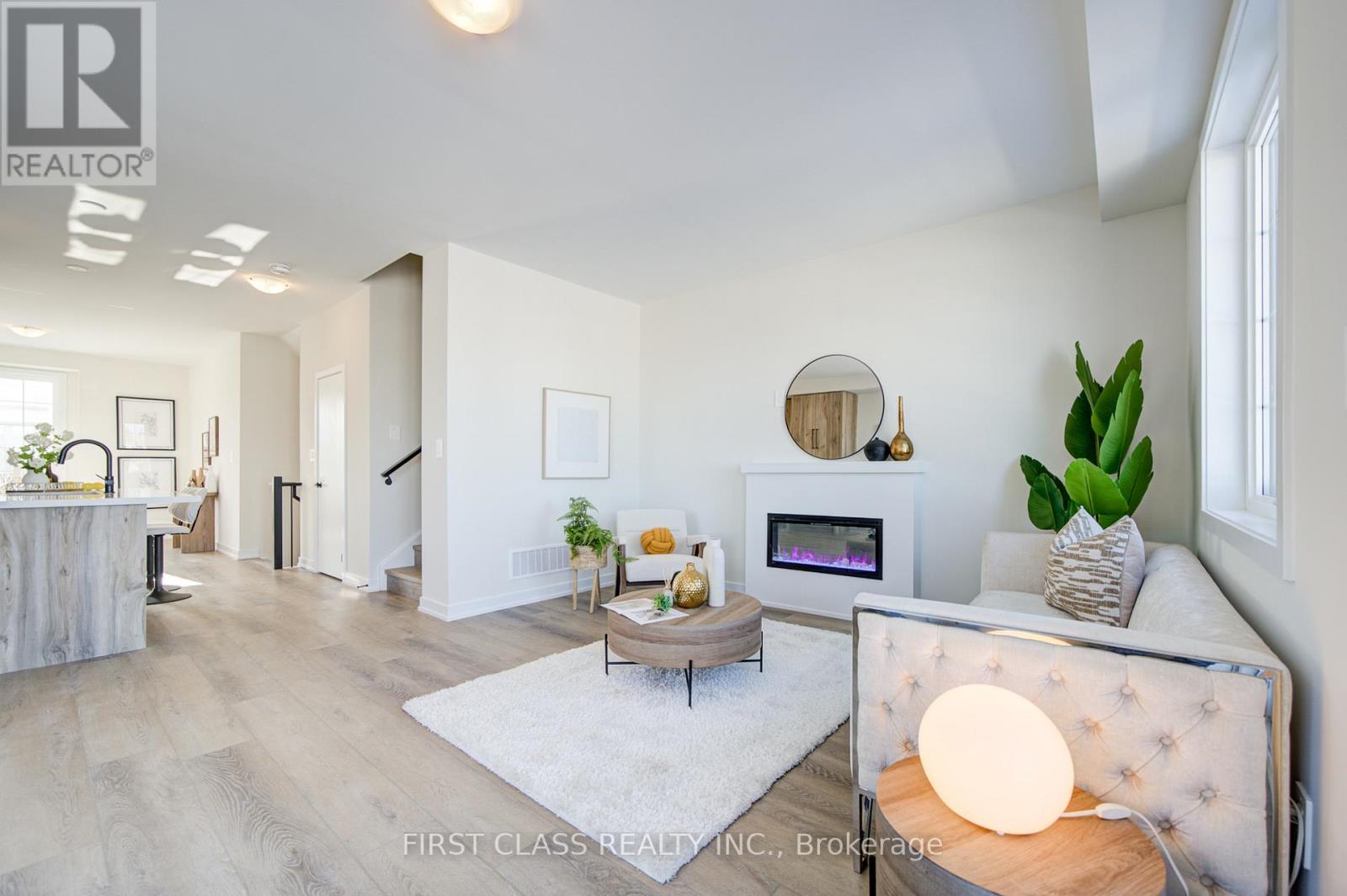 53 Peace Lane, Richmond Hill, Ontario  L4B 0J4 - Photo 4 - N12744946