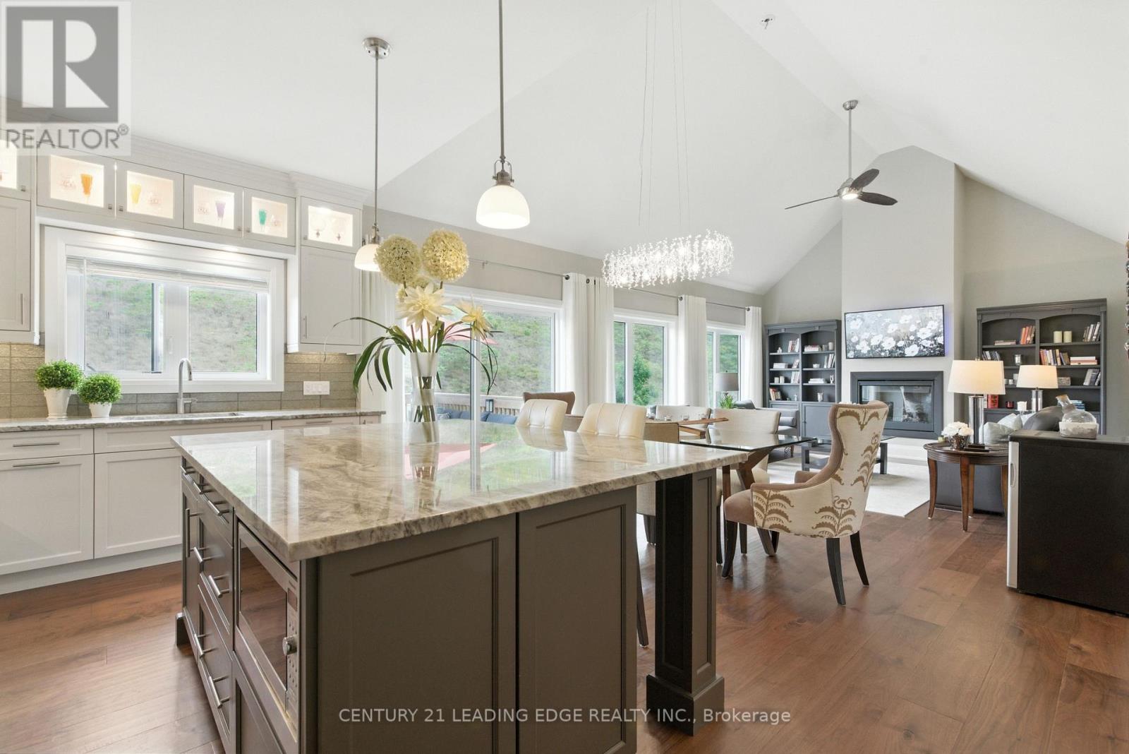 43 Thoroughbred Drive, Oro-Medonte, Ontario  L0K 1E0 - Photo 5 - S12744958