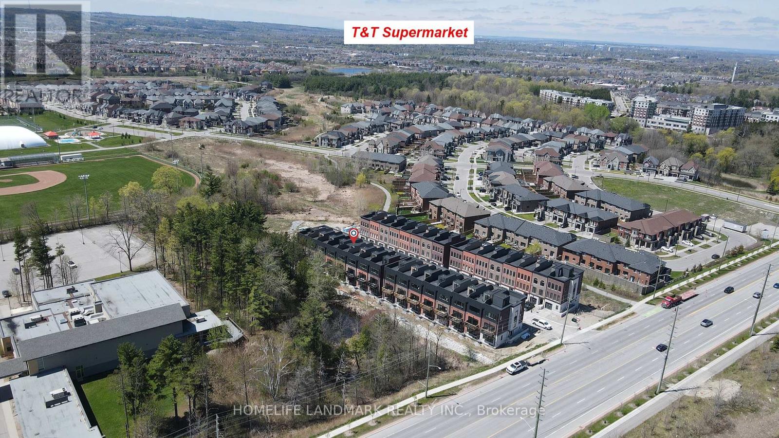 27 Chestnut Court, Aurora, Ontario  L4G 4A4 - Photo 4 - N12744910