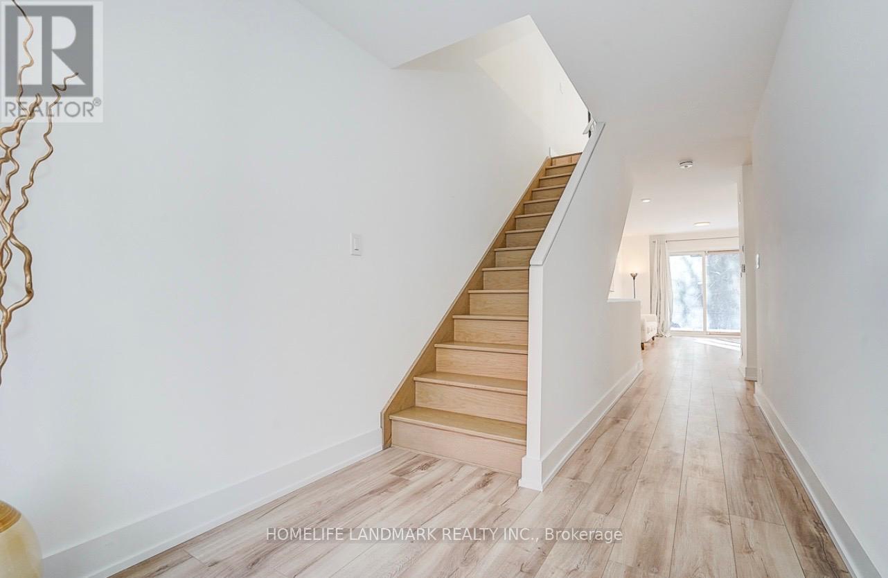 27 Chestnut Court, Aurora, Ontario  L4G 4A4 - Photo 7 - N12744910