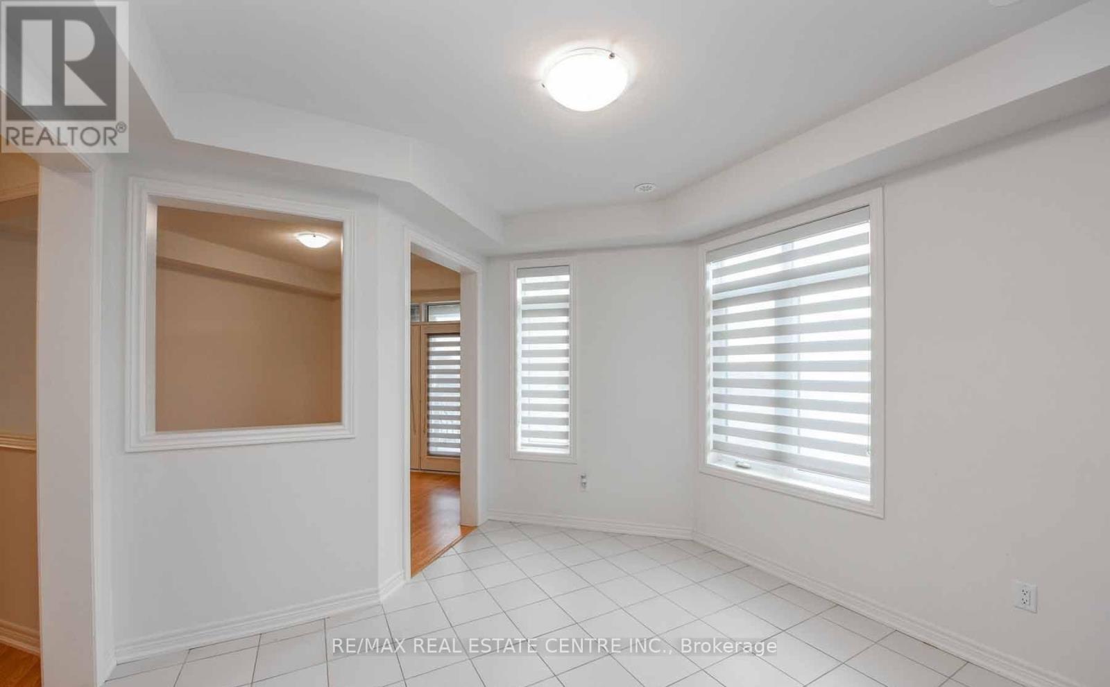 3007 Max Khan Boulevard, Oakville, Ontario  L6H 3P4 - Photo 13 - W12744956