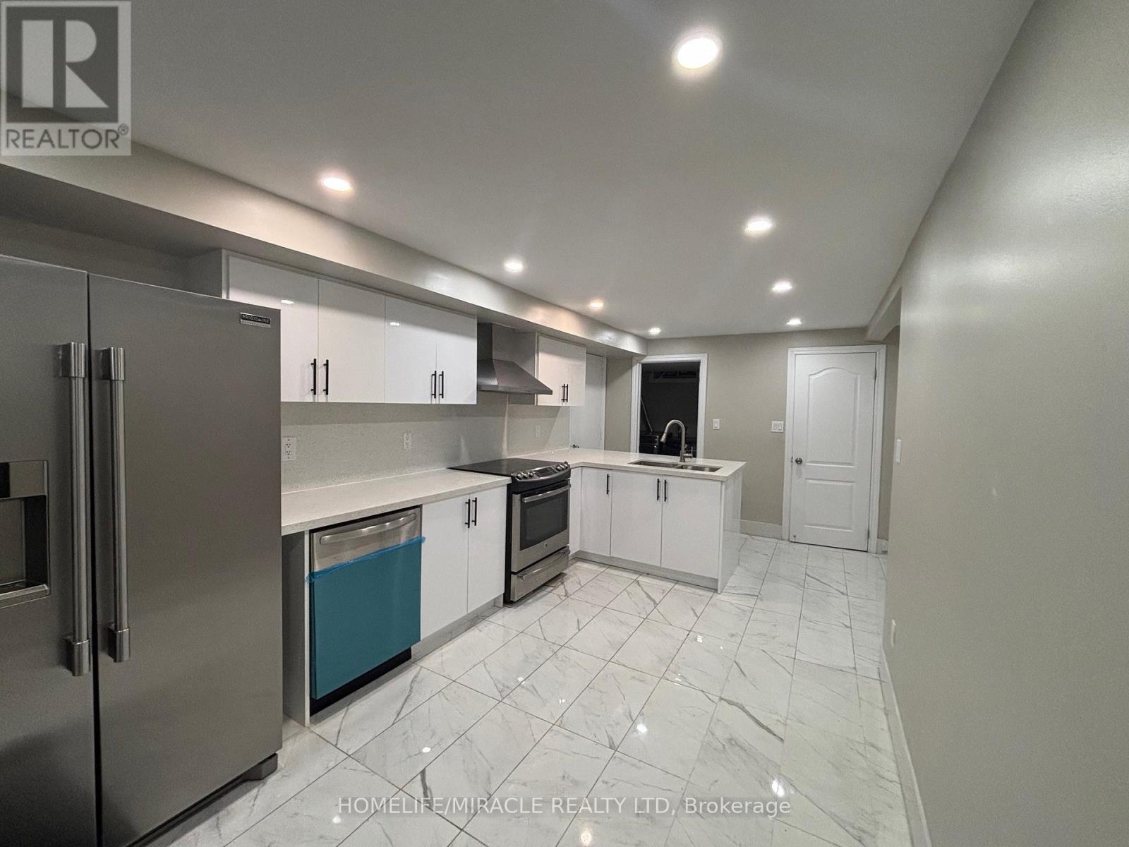 2 - 219 Mcmurchy Avenue, Brampton, Ontario  L6Y 1Z2 - Photo 4 - W12744988