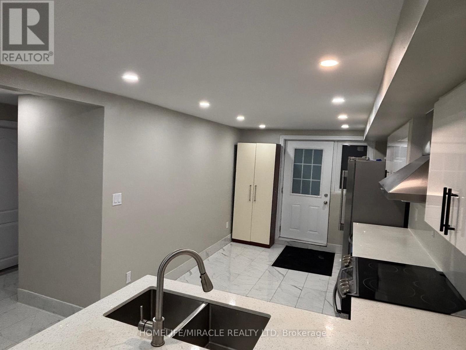 2 - 219 Mcmurchy Avenue, Brampton, Ontario  L6Y 1Z2 - Photo 7 - W12744988