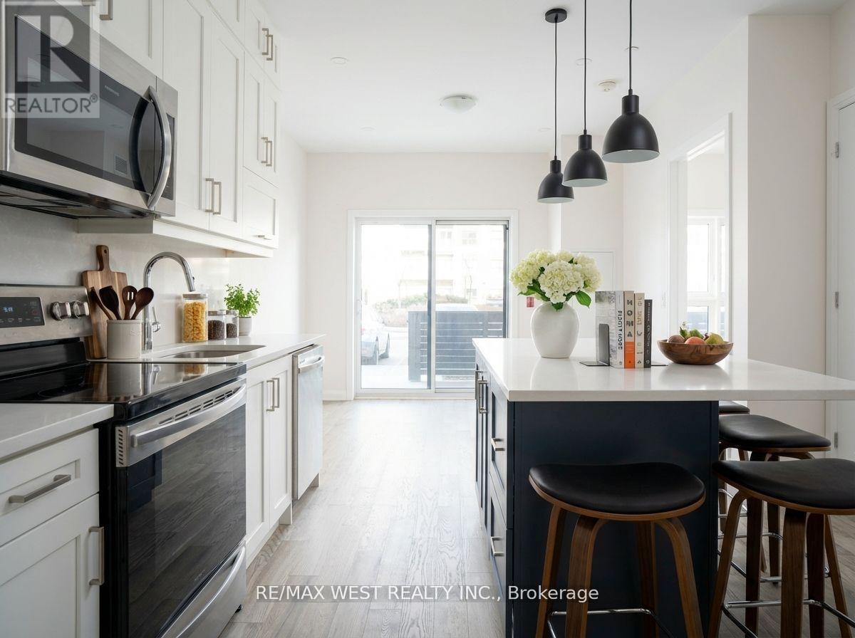 133 - 102 Grovewood Common, Oakville, Ontario  L6H 0X2 - Photo 3 - W12744994