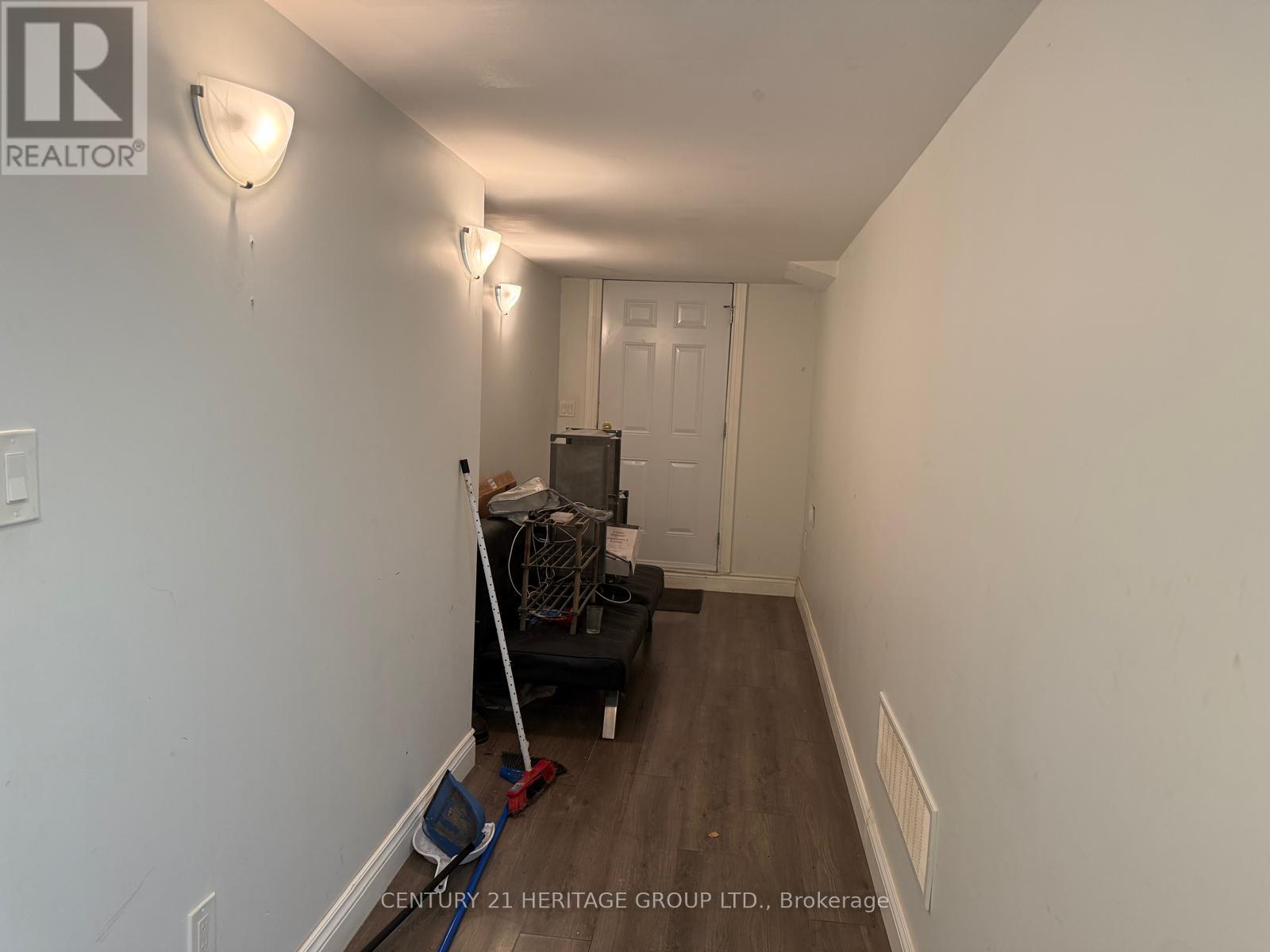 Basement Unit A - 5 Amber Crescent, Toronto, Ontario  M6L 2R5 - Photo 8 - W12744088