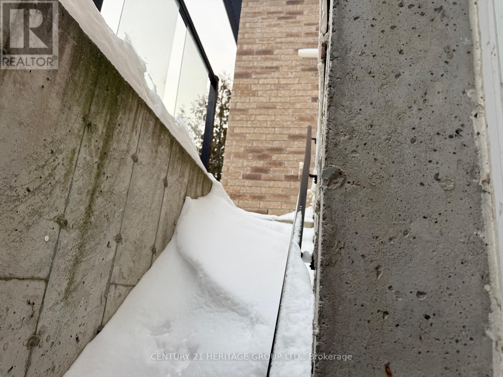 Basement Unit A - 5 Amber Crescent, Toronto, Ontario  M6L 2R5 - Photo 2 - W12744088