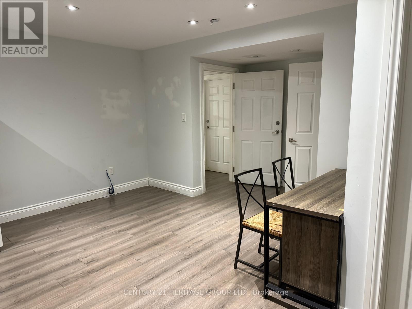 Basement Unit A - 5 Amber Crescent, Toronto, Ontario  M6L 2R5 - Photo 7 - W12744088