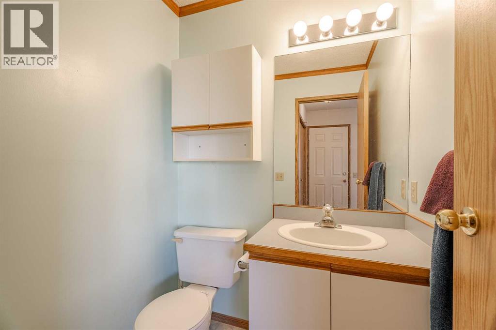 82 Martinridge Crescent Ne, Calgary, Alberta  T3J 3M4 - Photo 11 - A2274009