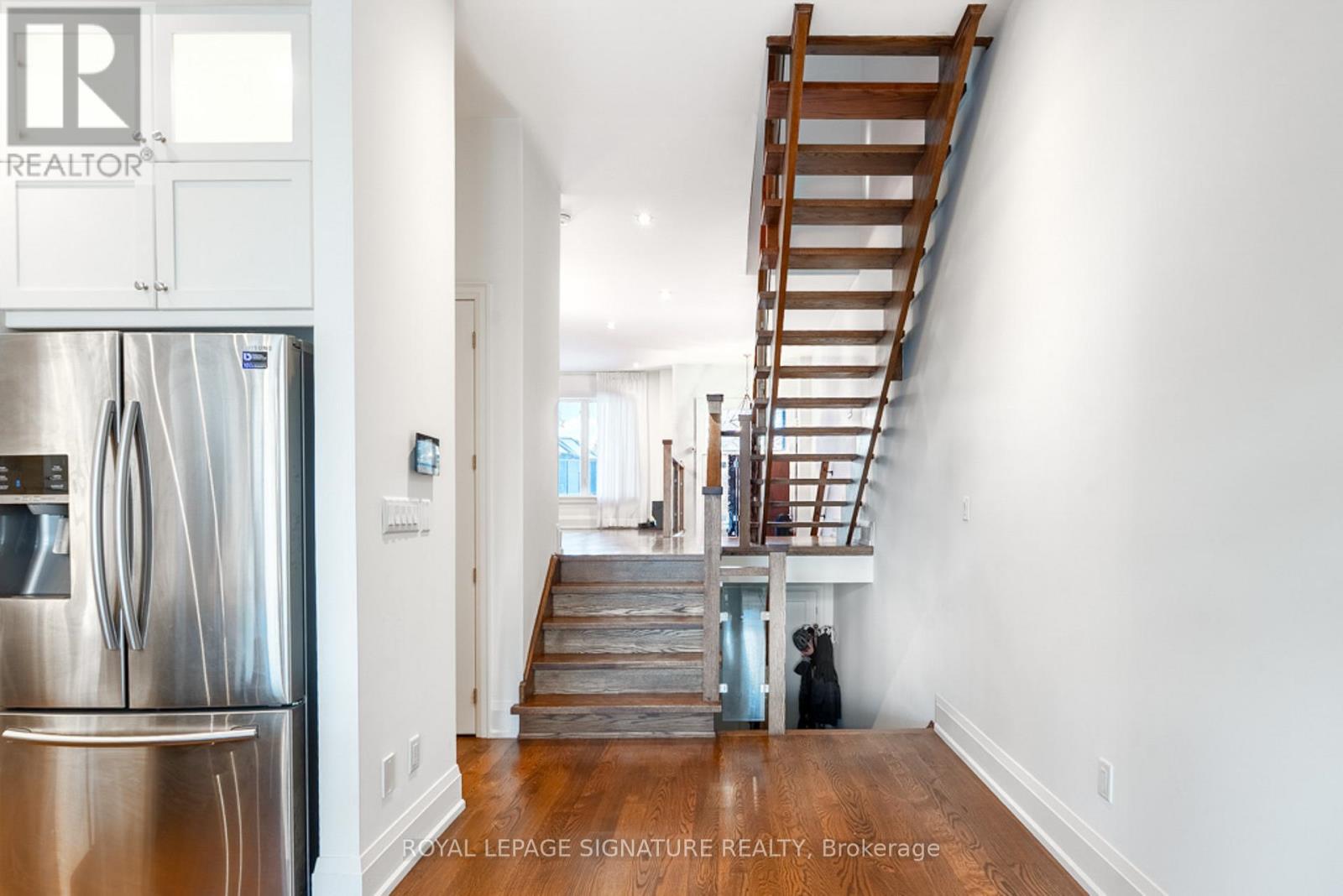 119b Hillside Avenue, Toronto, Ontario  M8V 1T3 - Photo 6 - W12740934