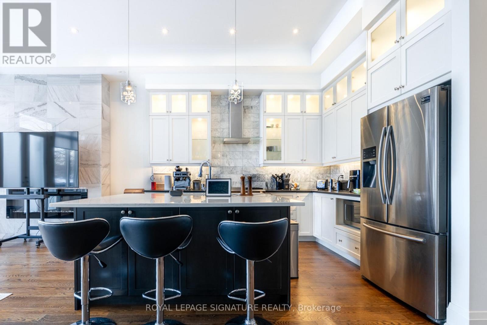 119b Hillside Avenue, Toronto, Ontario  M8V 1T3 - Photo 9 - W12740934