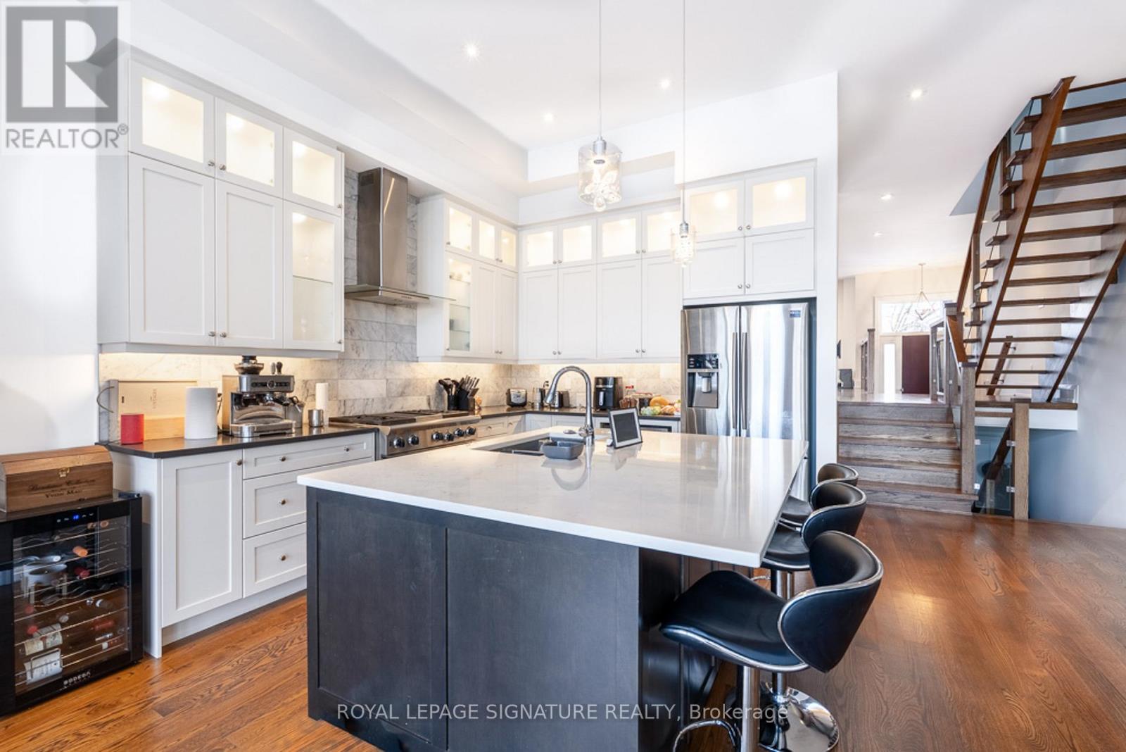 119b Hillside Avenue, Toronto, Ontario  M8V 1T3 - Photo 10 - W12740934