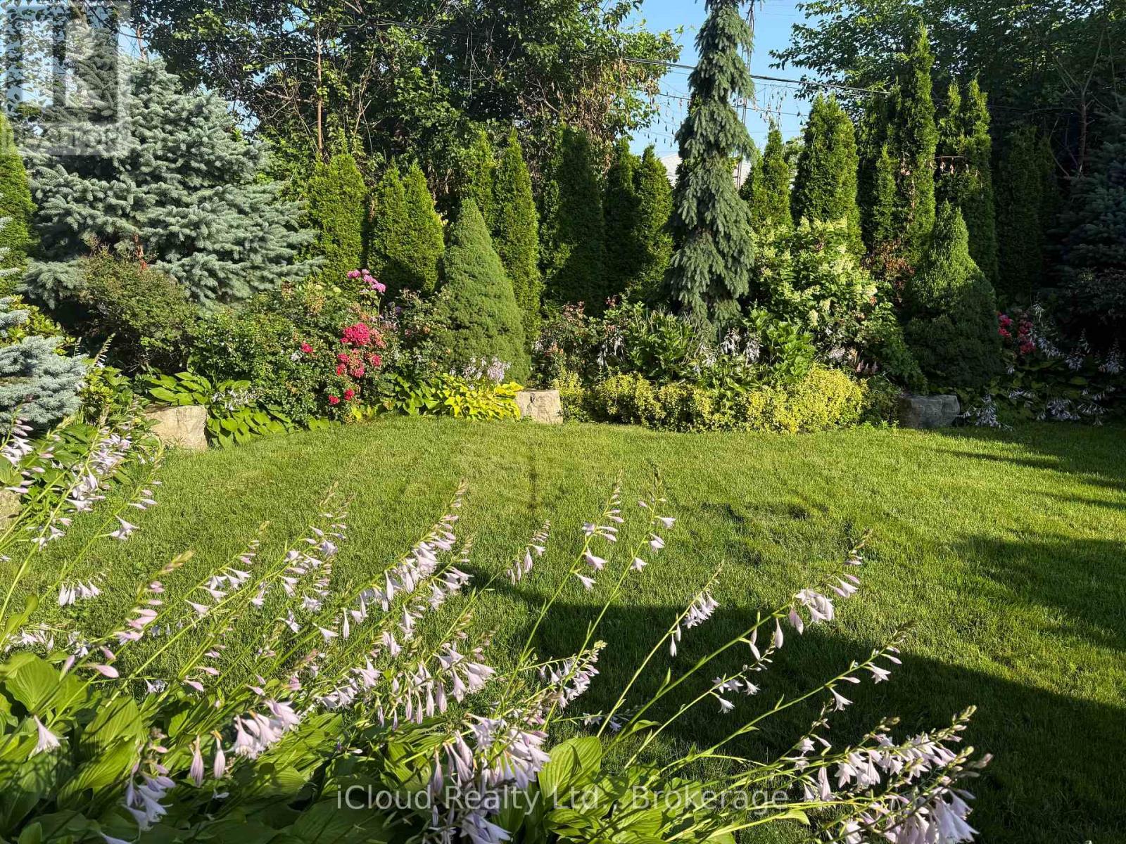 1061 Johnathan Drive, Mississauga, Ontario  L4Y 1J9 - Photo 49 - W12744942