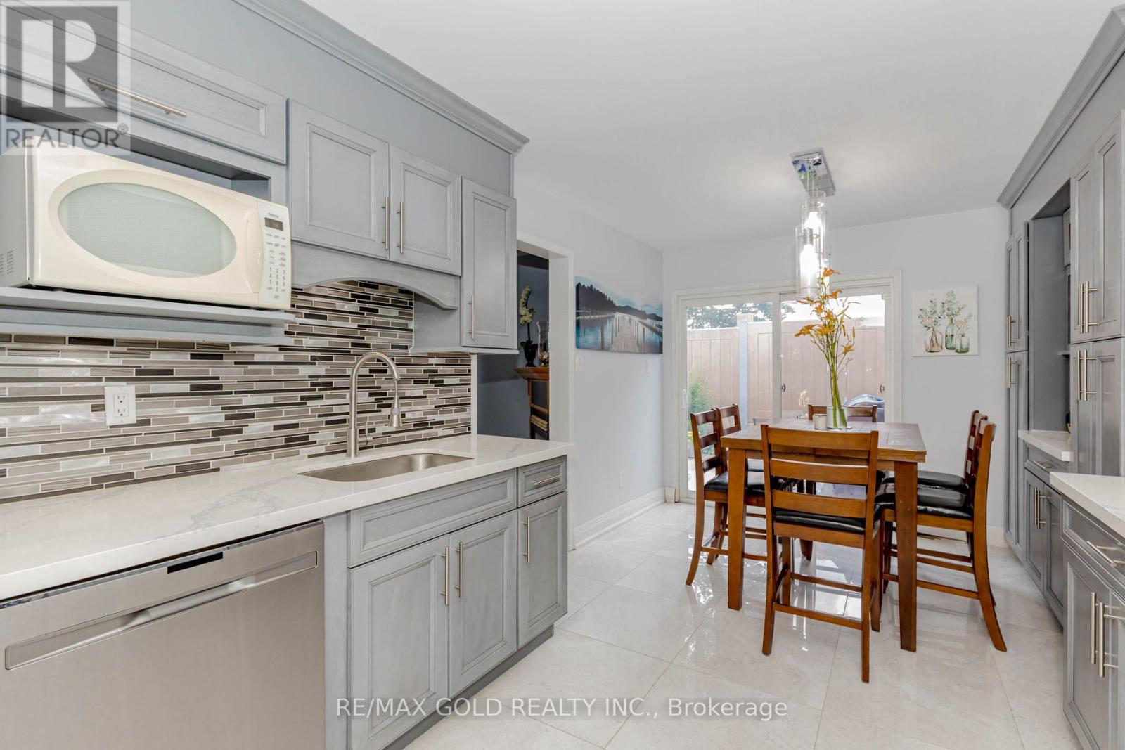 139 Chipmunk Crescent, Brampton, Ontario  L6R 1B7 - Photo 11 - W12744930