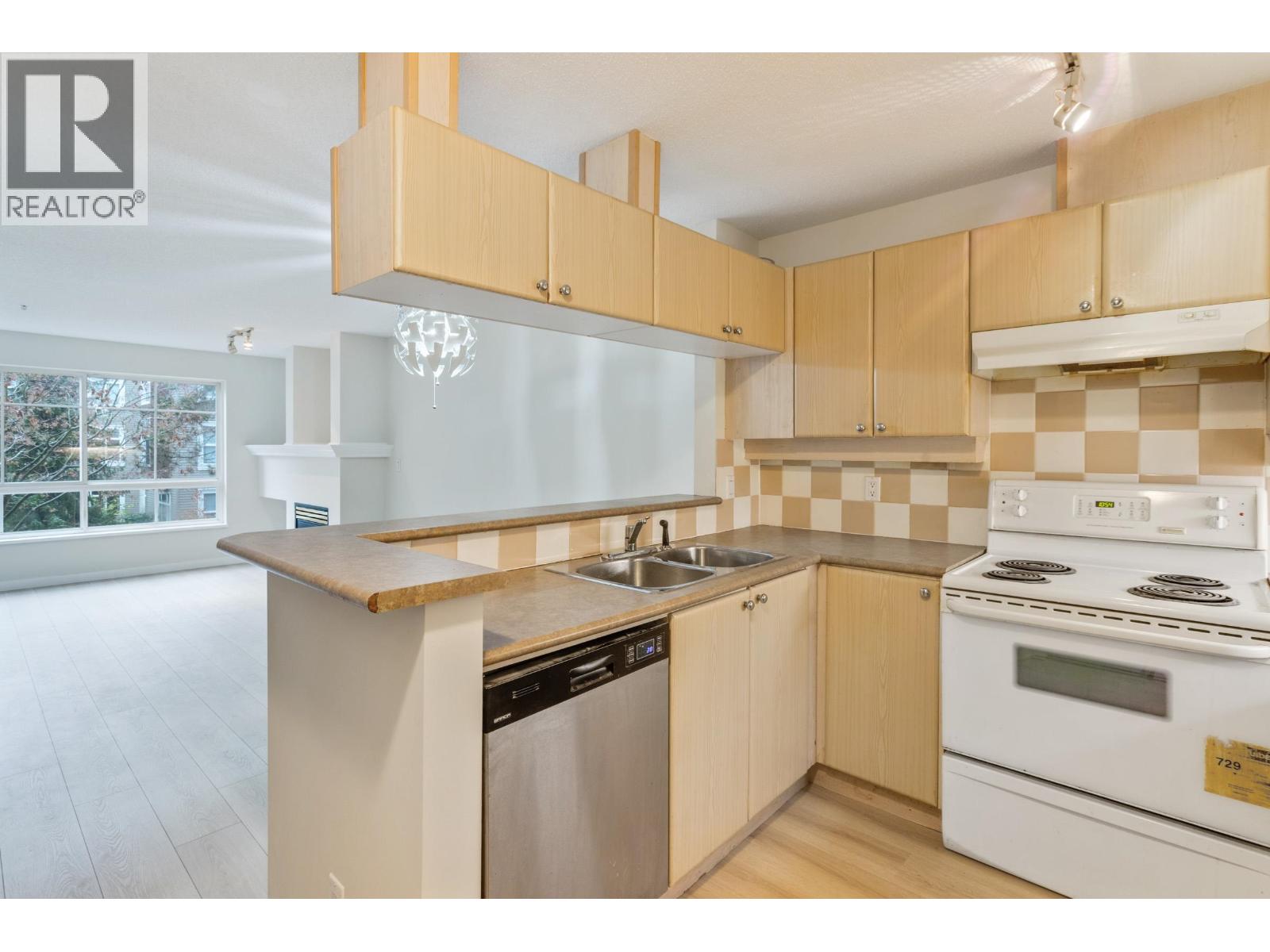 Listing Picture 5 of 32 : 237 5600 ANDREWS ROAD, Richmond / 烈治文 - 魯藝地產 Yvonne Lu Group - MLS Medallion Club Member