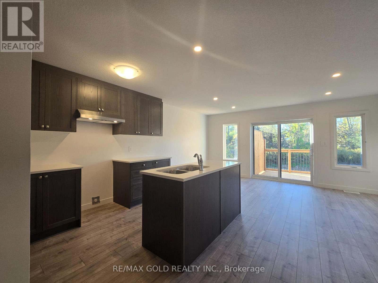 29 Oak Forest Common, Cambridge, Ontario  N1S 0G3 - Photo 4 - X12744952