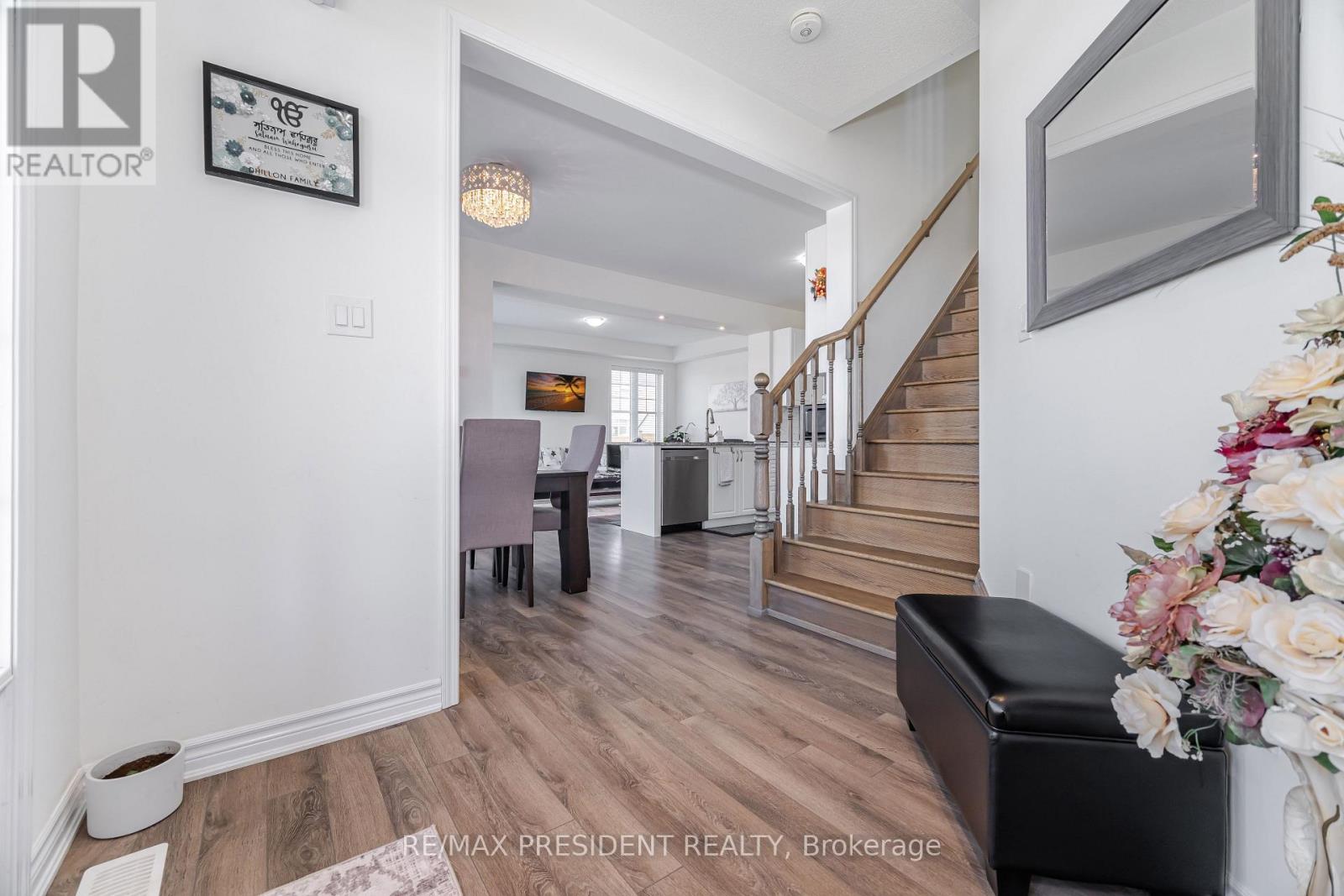 581 Edenbrook Hill Drive, Brampton, Ontario  L7A 4T4 - Photo 7 - W12745024