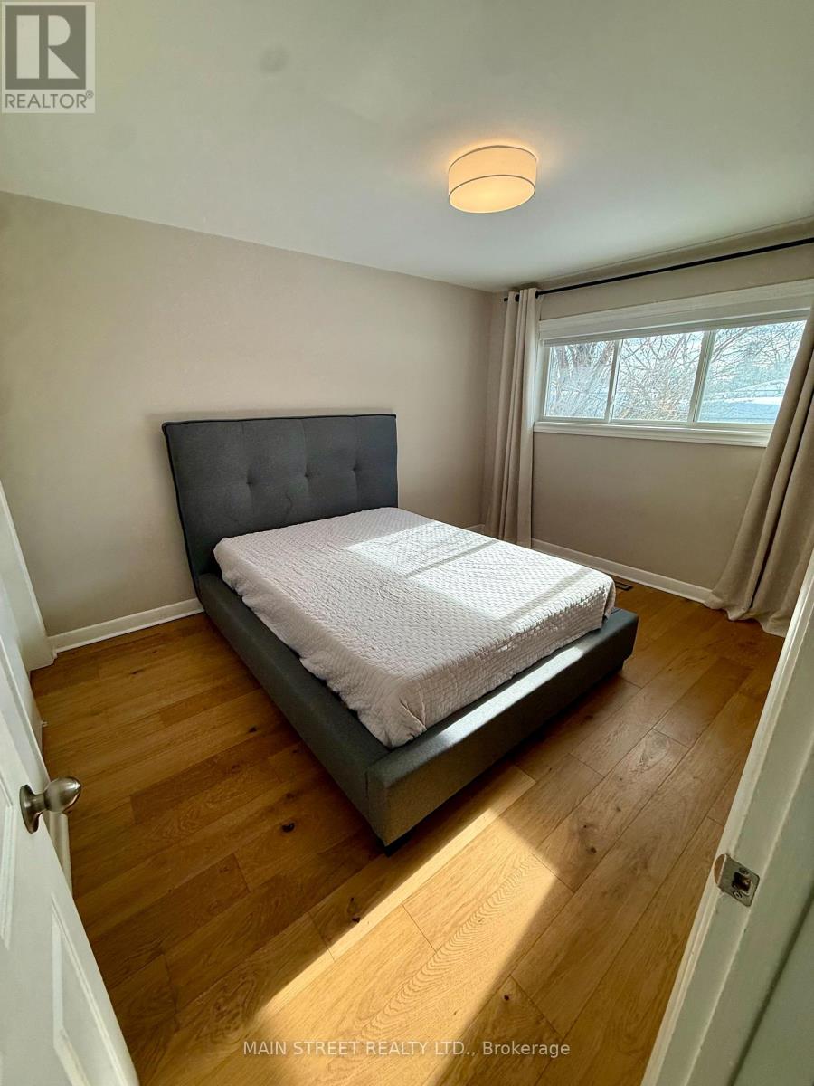 49 Poynter Drive, Toronto, Ontario  M9R 1L3 - Photo 10 - W12745038