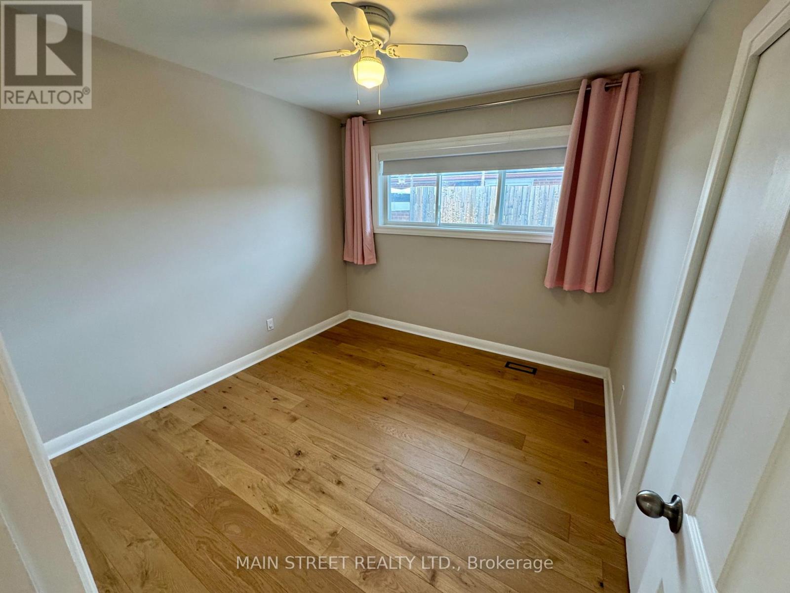 49 Poynter Drive, Toronto, Ontario  M9R 1L3 - Photo 11 - W12745038