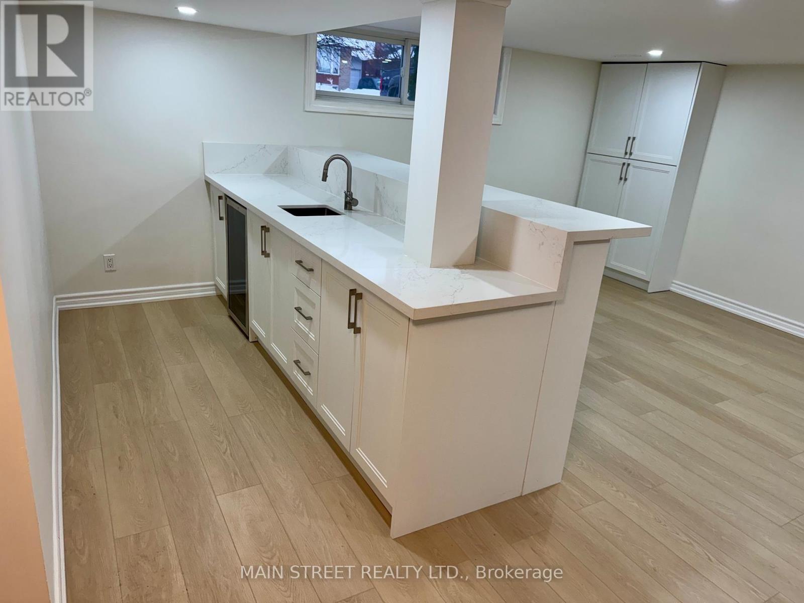 49 Poynter Drive, Toronto, Ontario  M9R 1L3 - Photo 14 - W12745038