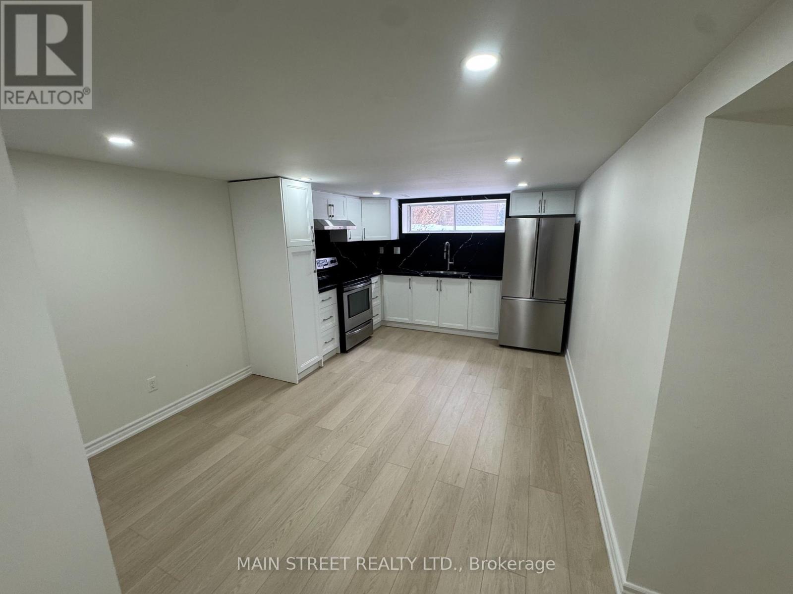 49 Poynter Drive, Toronto, Ontario  M9R 1L3 - Photo 15 - W12745038