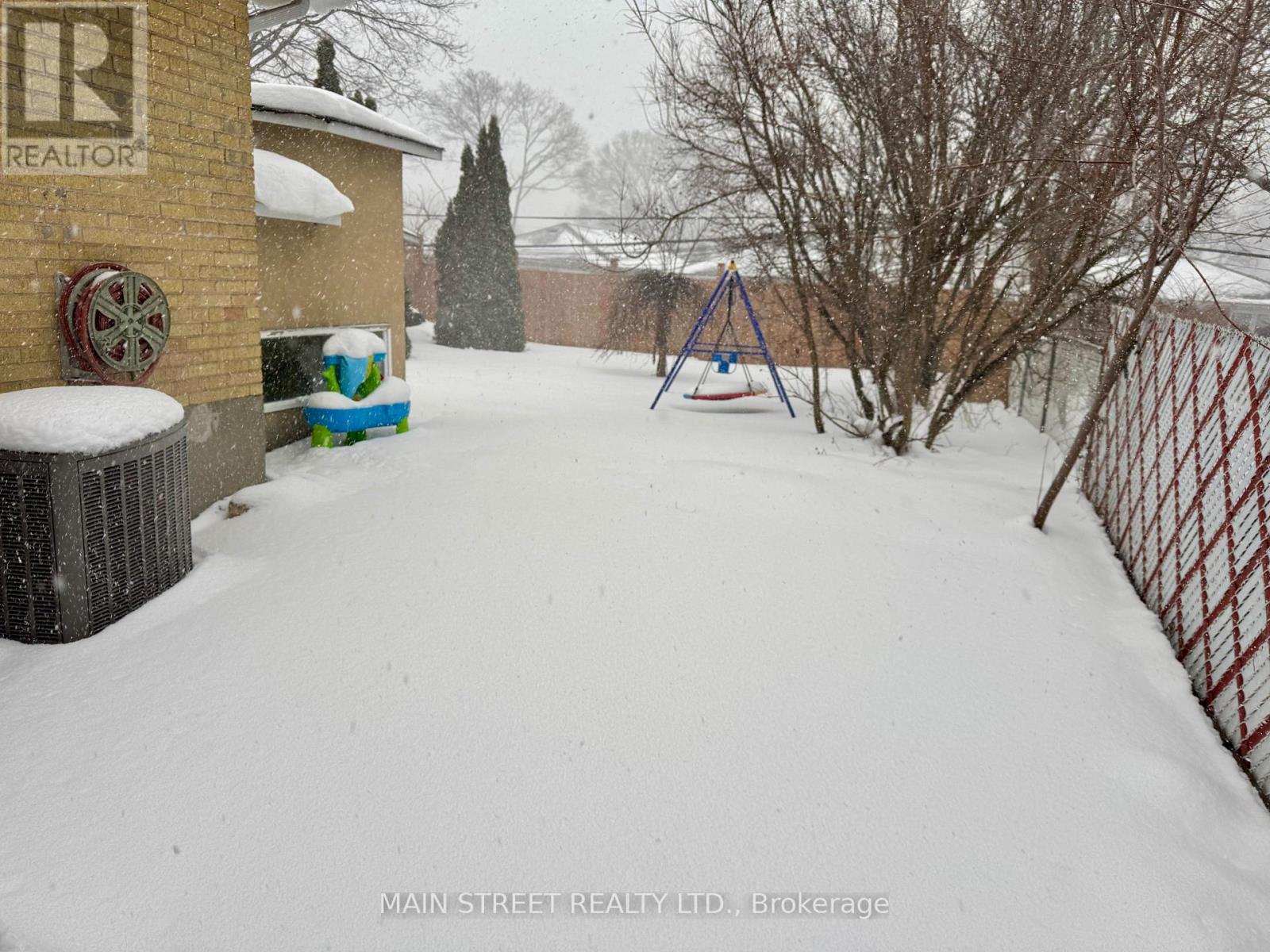 49 Poynter Drive, Toronto, Ontario  M9R 1L3 - Photo 21 - W12745038