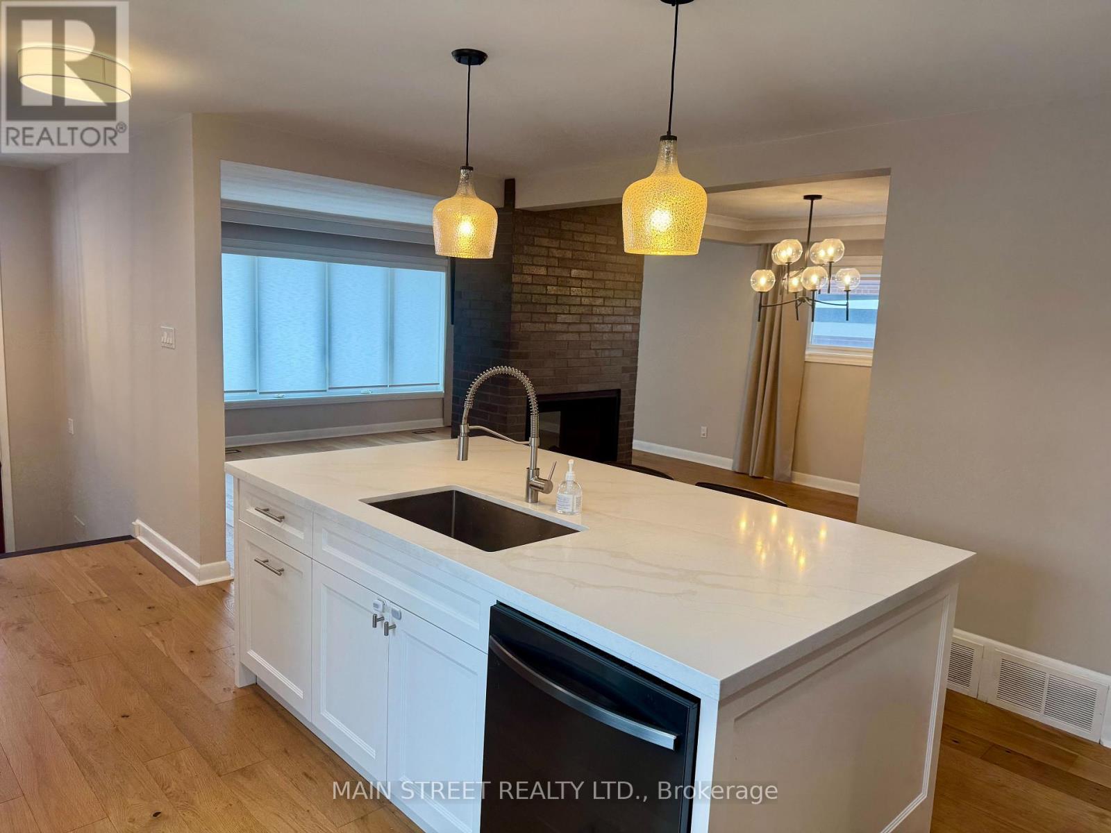 49 Poynter Drive, Toronto, Ontario  M9R 1L3 - Photo 4 - W12745038