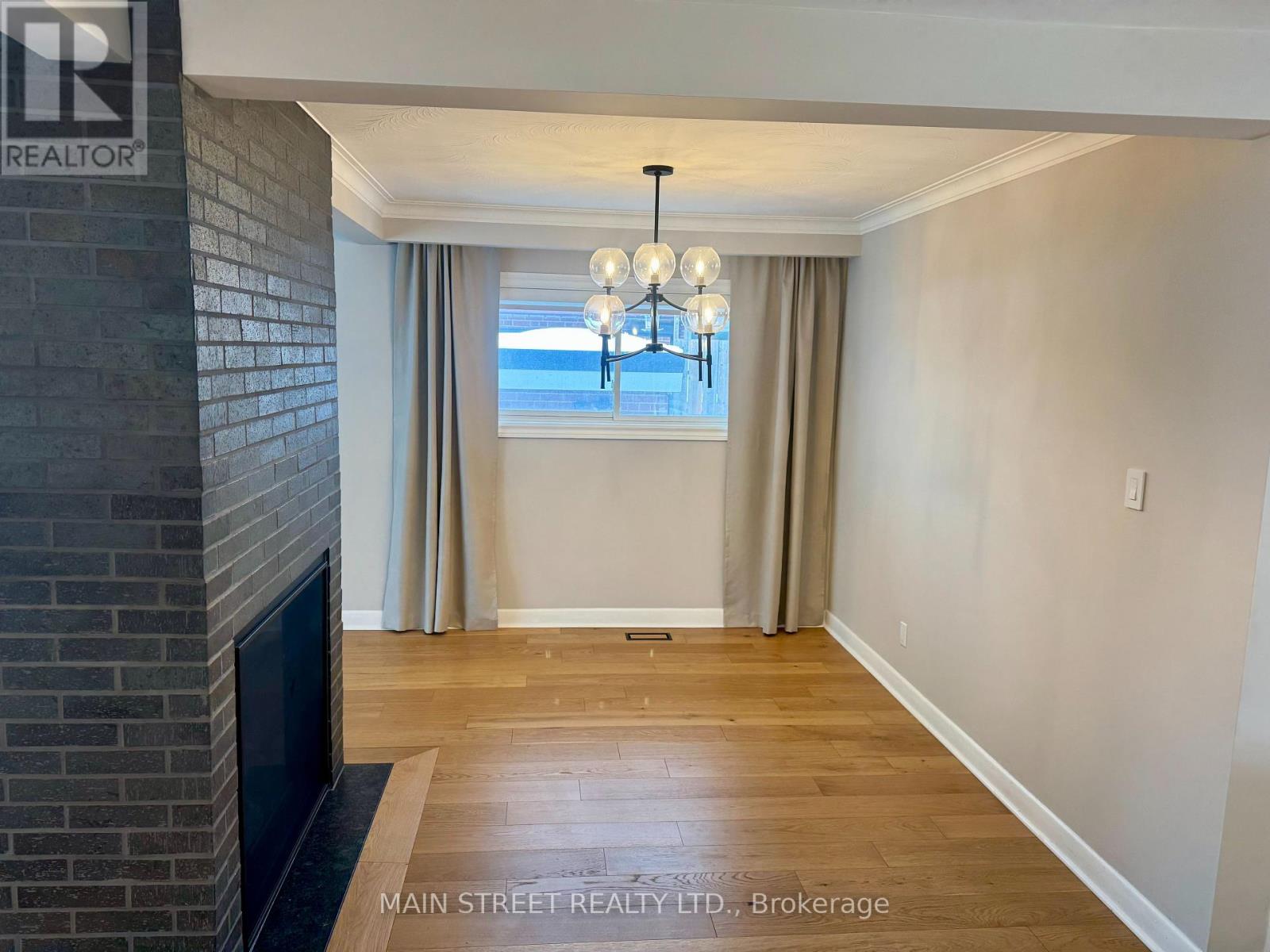 49 Poynter Drive, Toronto, Ontario  M9R 1L3 - Photo 5 - W12745038