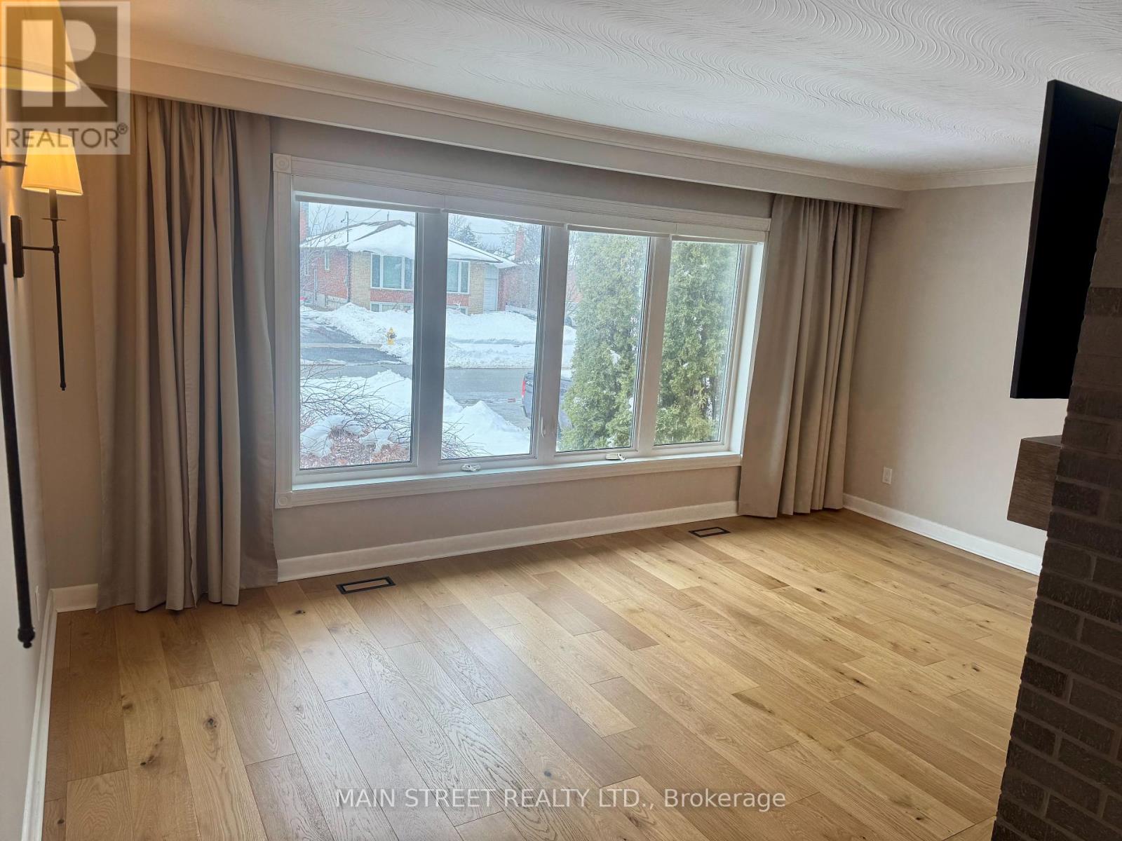 49 Poynter Drive, Toronto, Ontario  M9R 1L3 - Photo 6 - W12745038