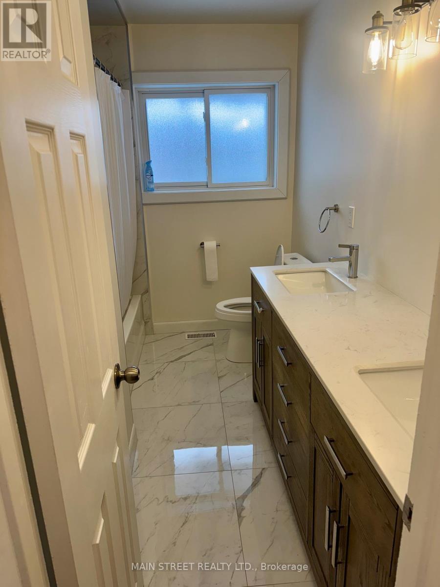 49 Poynter Drive, Toronto, Ontario  M9R 1L3 - Photo 8 - W12745038