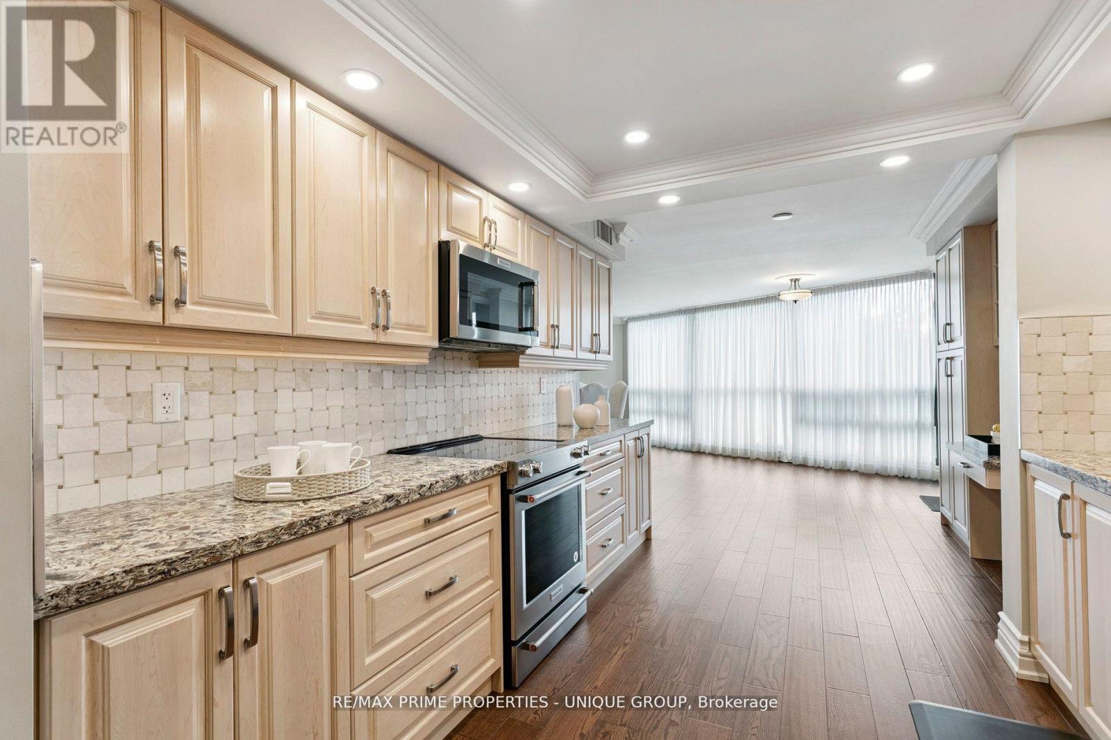 405 - 2010 Islington Avenue, Toronto, Ontario  M9P 3S8 - Photo 4 - W12745046