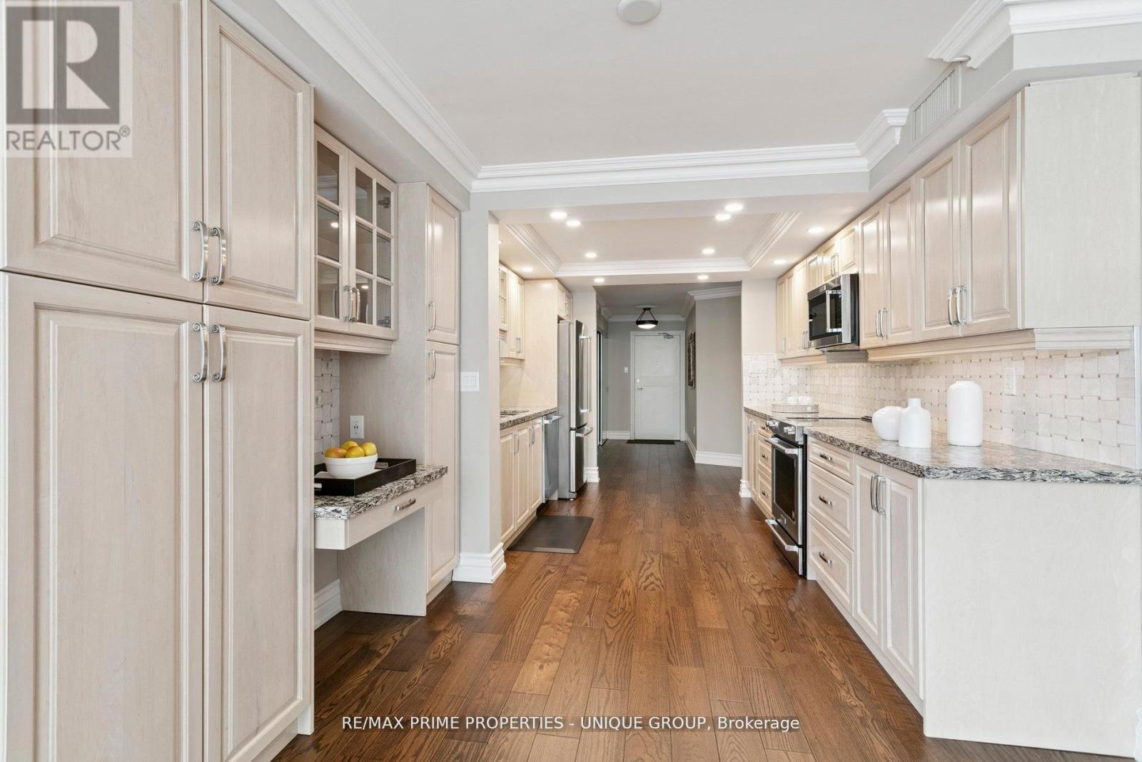 405 - 2010 Islington Avenue, Toronto, Ontario  M9P 3S8 - Photo 8 - W12745046