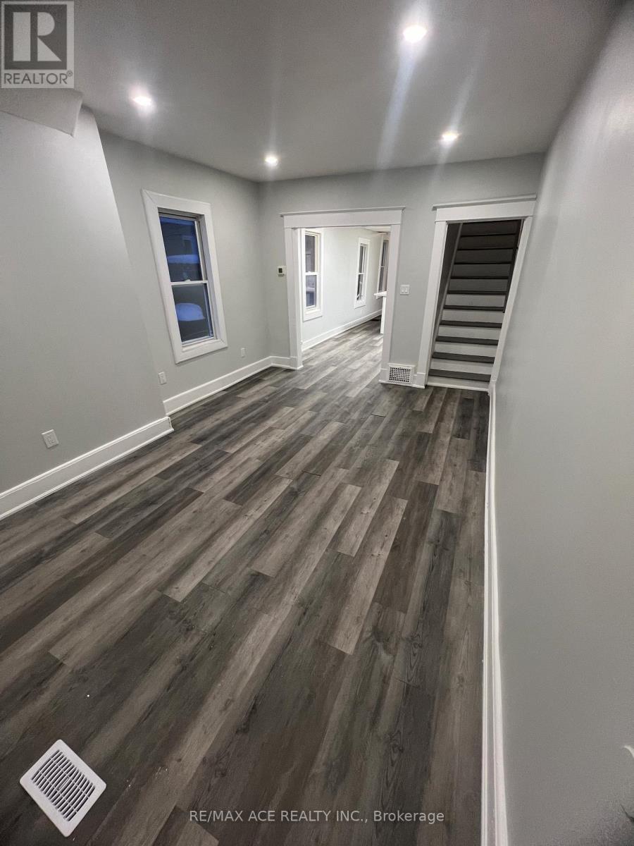 5671-5673 Desson Avenue, Niagara Falls, Ontario  L2G 3T3 - Photo 2 - X12745048