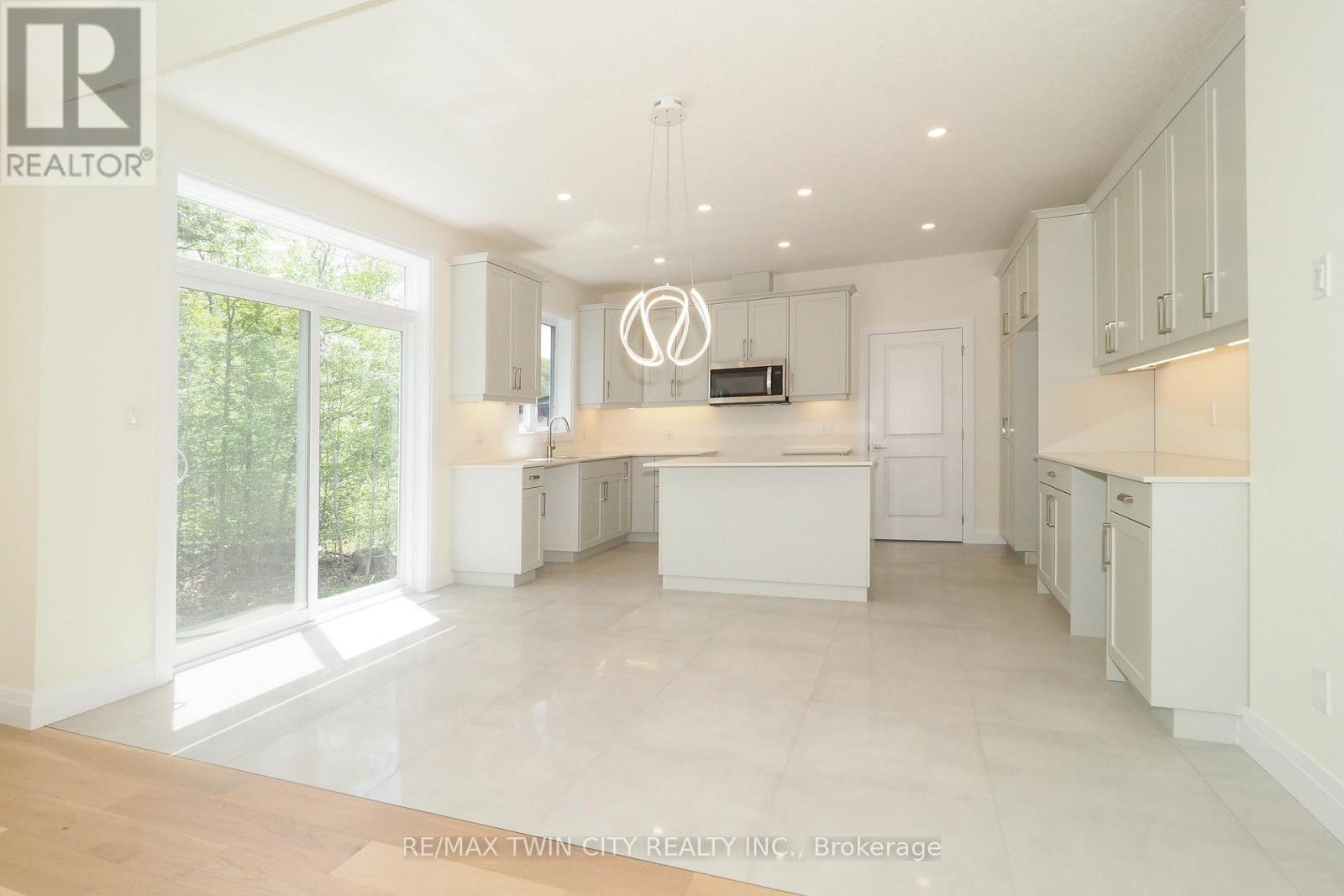 220 Jeffrey Place, Kitchener, Ontario  N2C 2T7 - Photo 10 - X12745052