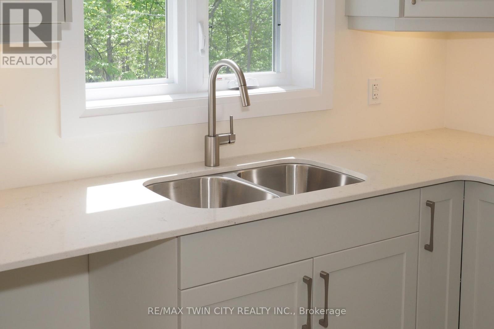 220 Jeffrey Place, Kitchener, Ontario  N2C 2T7 - Photo 14 - X12745052