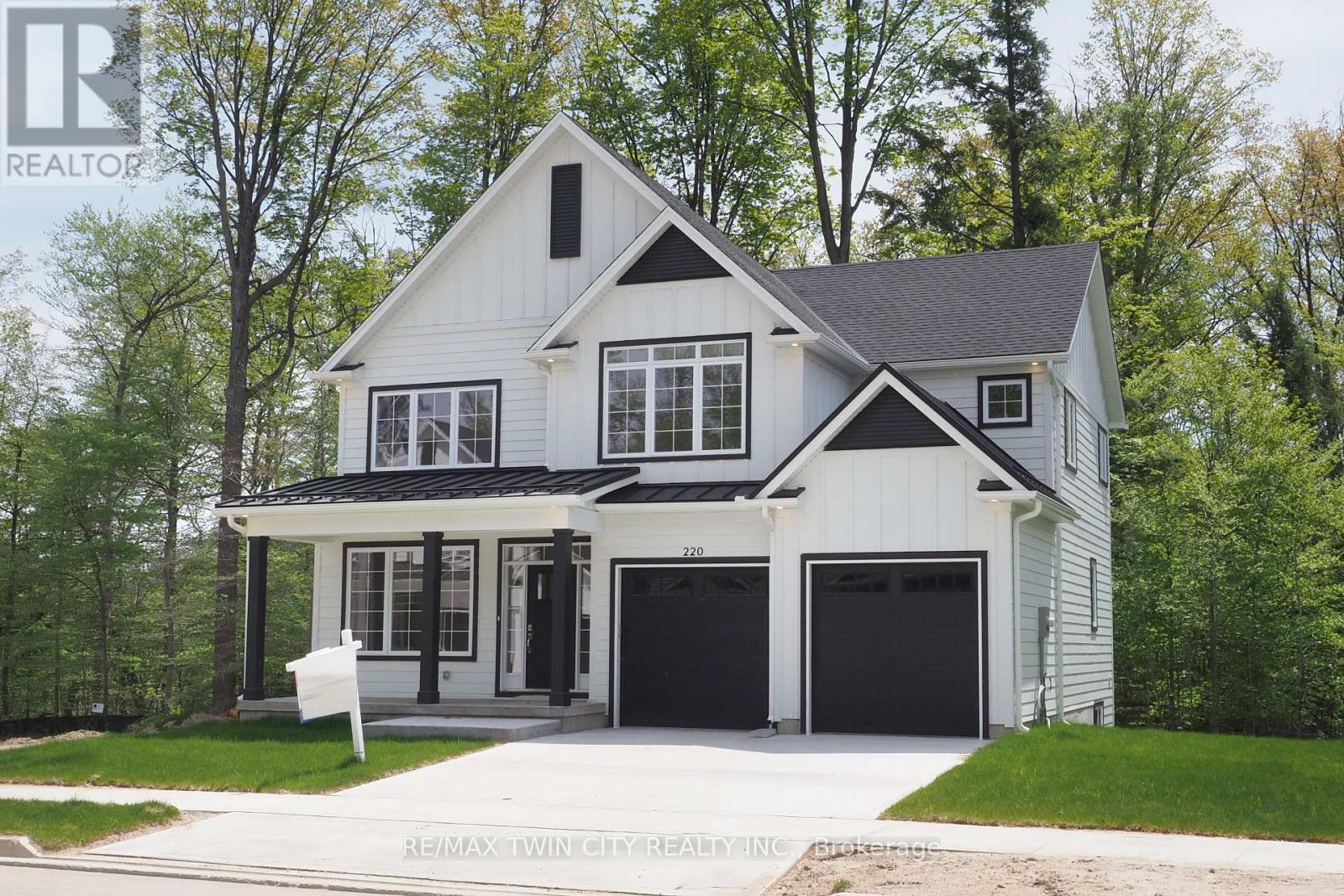 220 Jeffrey Place, Kitchener, Ontario  N2C 2T7 - Photo 2 - X12745052