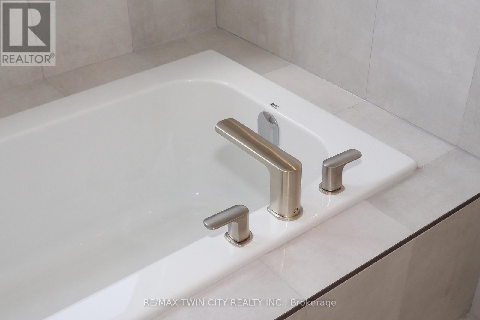 220 Jeffrey Place, Kitchener, Ontario  N2C 2T7 - Photo 27 - X12745052