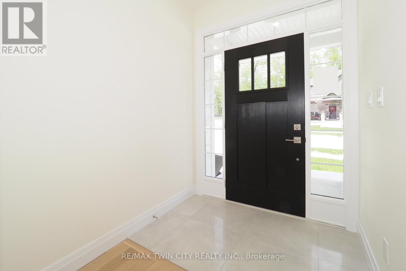 220 Jeffrey Place, Kitchener, Ontario  N2C 2T7 - Photo 3 - X12745052