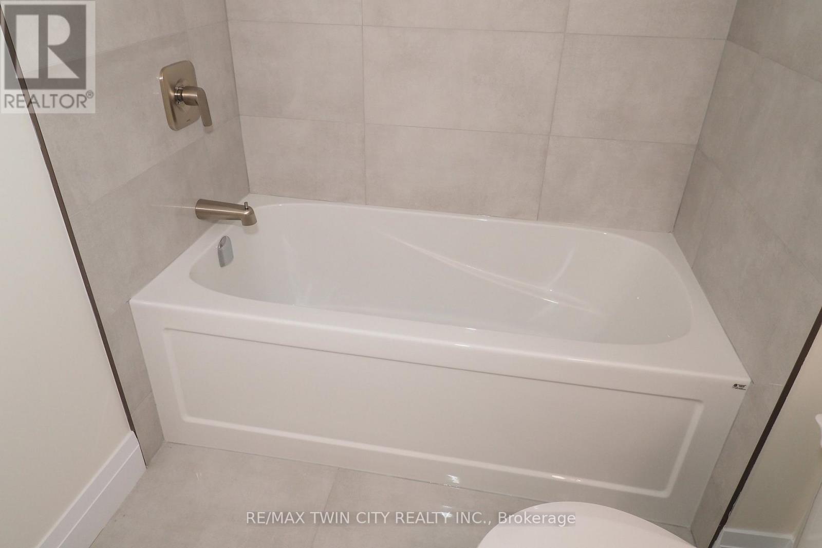 220 Jeffrey Place, Kitchener, Ontario  N2C 2T7 - Photo 36 - X12745052