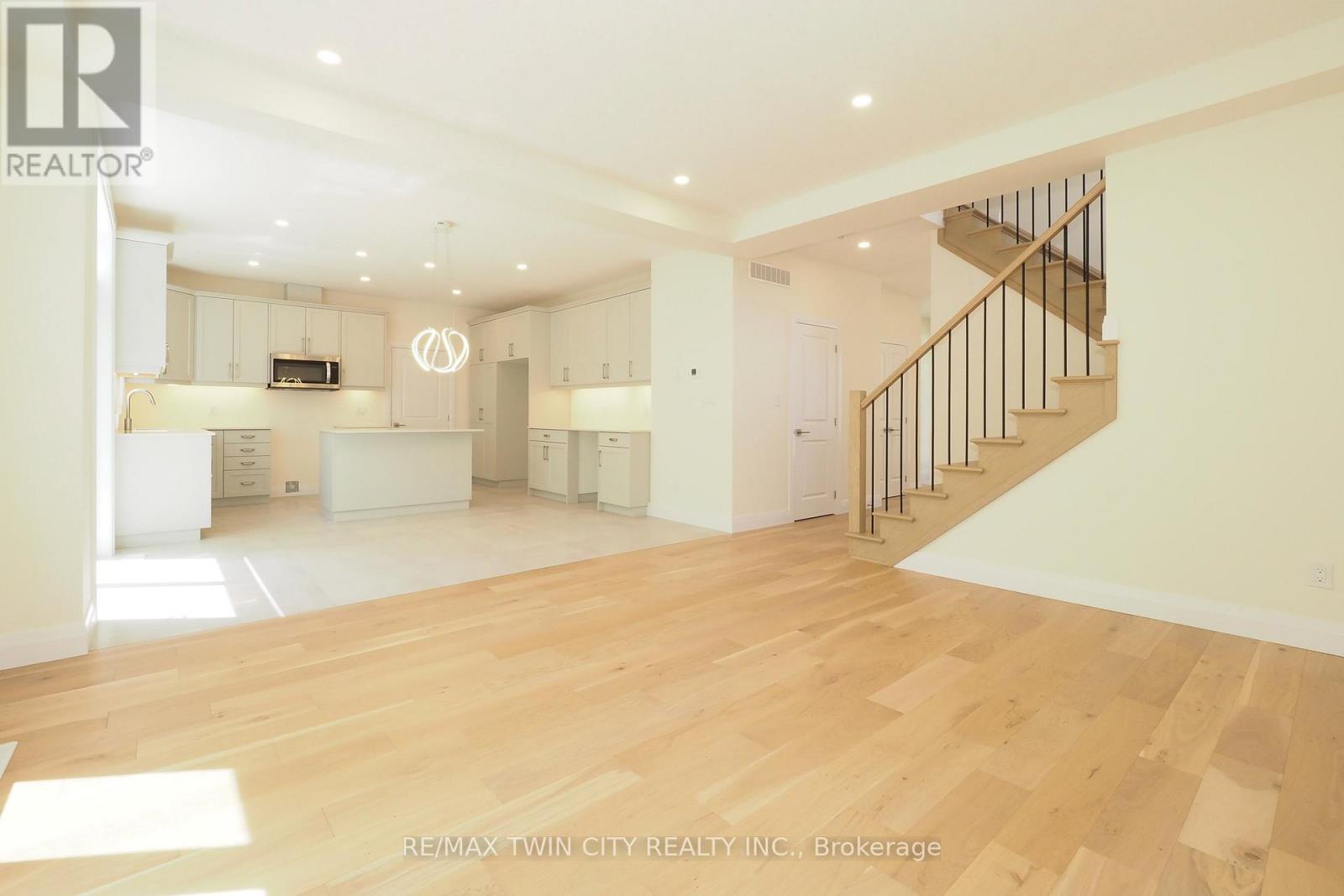 220 Jeffrey Place, Kitchener, Ontario  N2C 2T7 - Photo 8 - X12745052