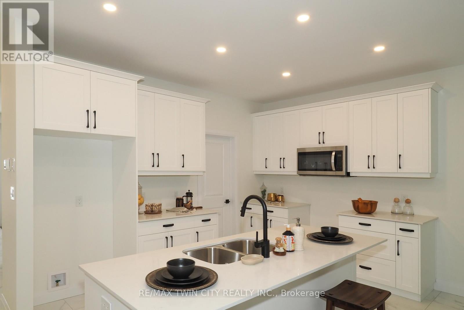 217 Jeffrey Place, Kitchener, Ontario  N2C 2T7 - Photo 13 - X12745054