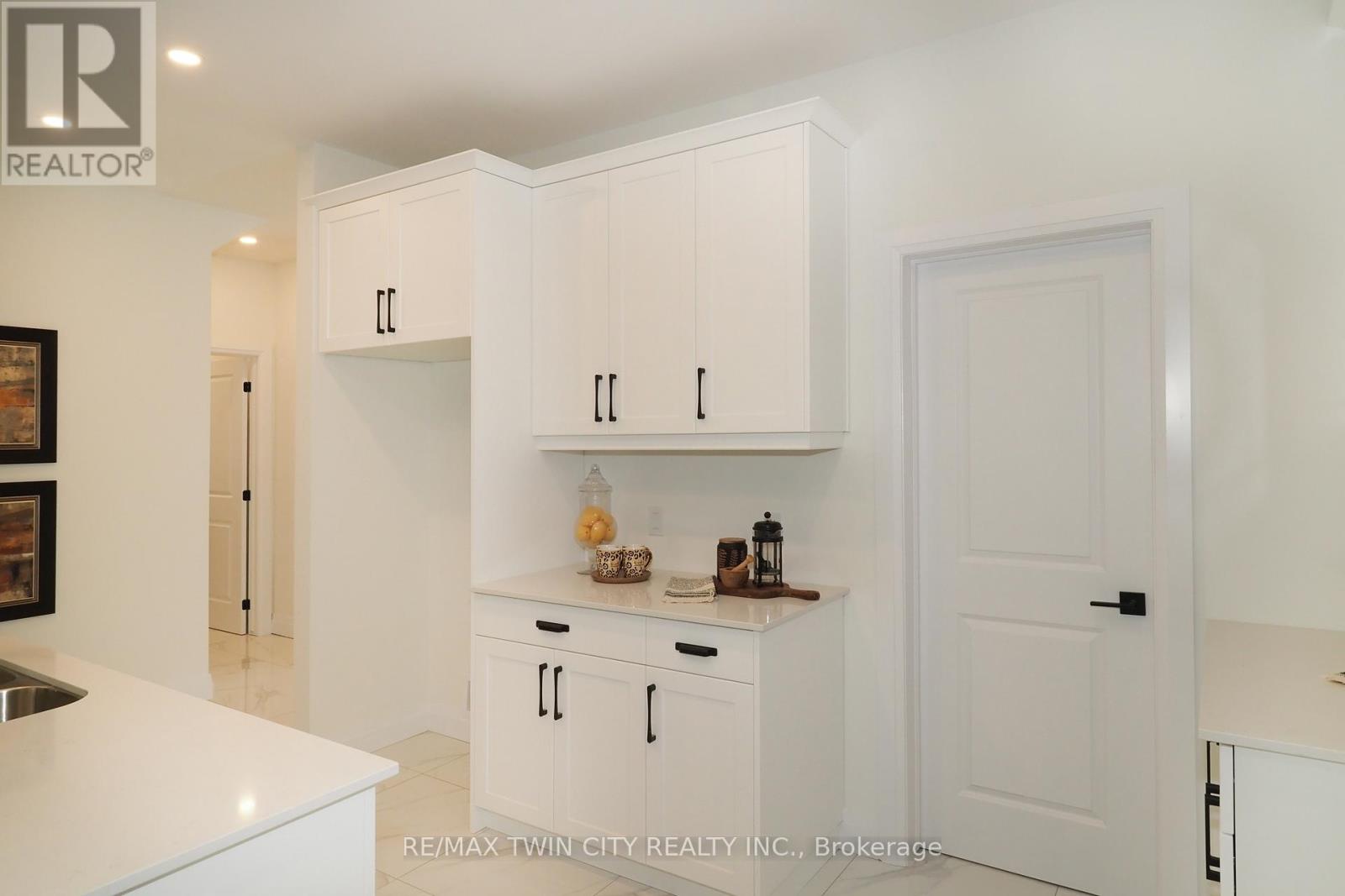 217 Jeffrey Place, Kitchener, Ontario  N2C 2T7 - Photo 15 - X12745054