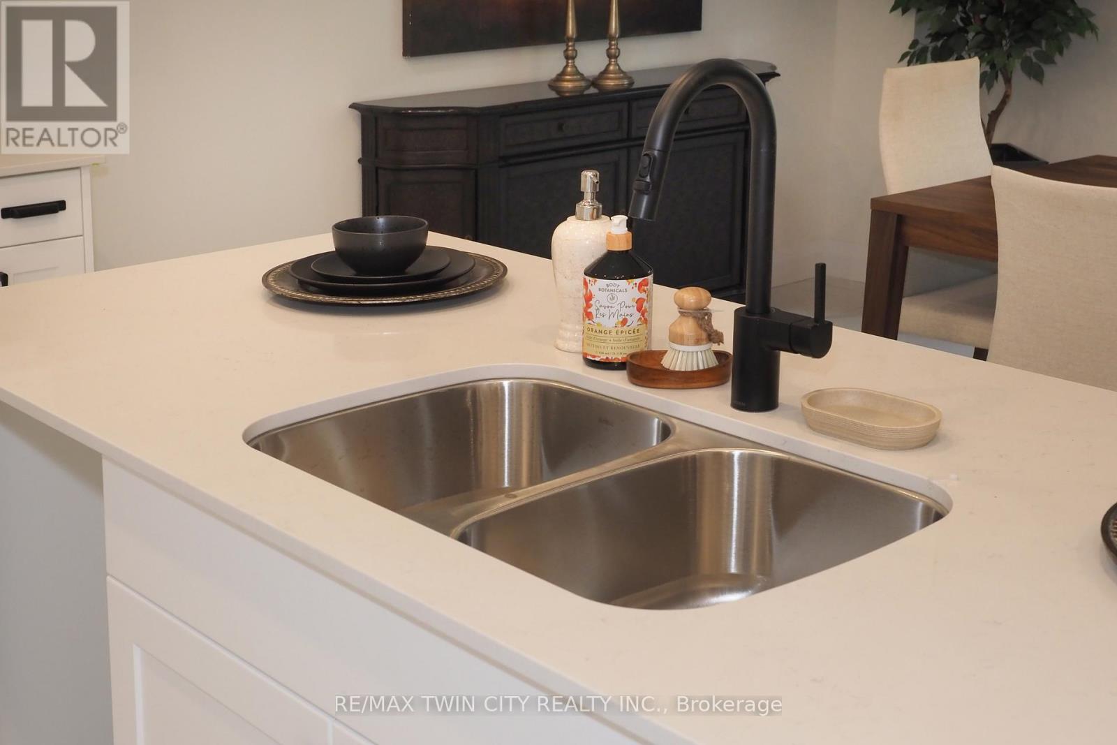 217 Jeffrey Place, Kitchener, Ontario  N2C 2T7 - Photo 17 - X12745054