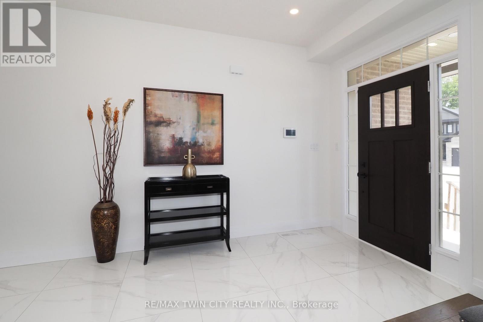 217 Jeffrey Place, Kitchener, Ontario  N2C 2T7 - Photo 3 - X12745054