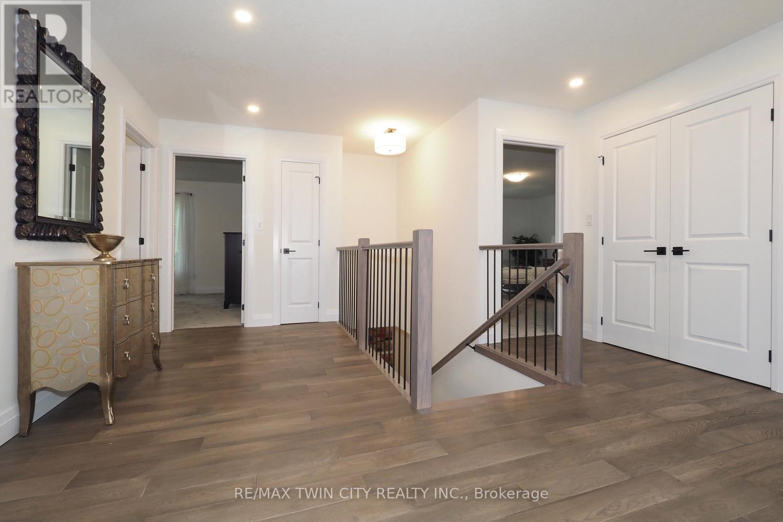 217 Jeffrey Place, Kitchener, Ontario  N2C 2T7 - Photo 30 - X12745054