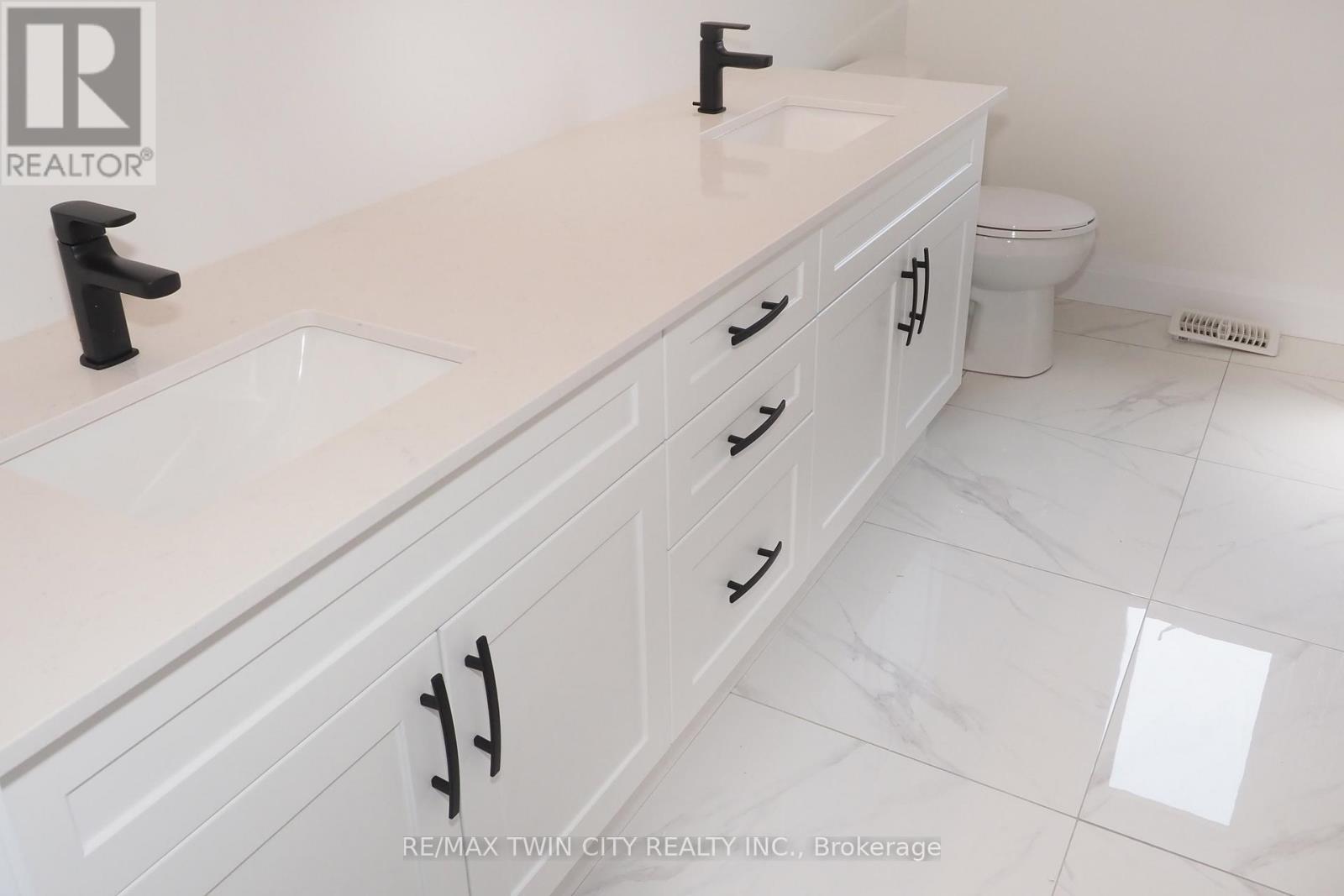 217 Jeffrey Place, Kitchener, Ontario  N2C 2T7 - Photo 38 - X12745054