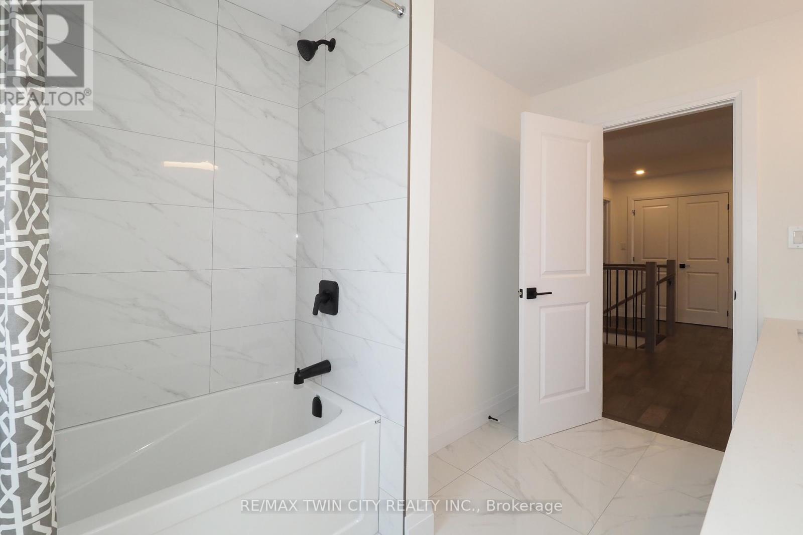 217 Jeffrey Place, Kitchener, Ontario  N2C 2T7 - Photo 39 - X12745054