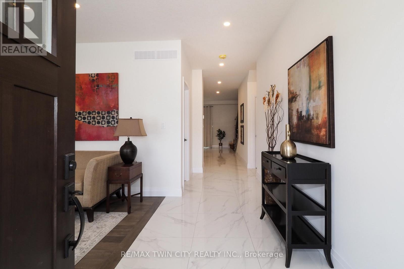 217 Jeffrey Place, Kitchener, Ontario  N2C 2T7 - Photo 4 - X12745054