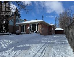 4 HALLOW CRESCENT, Toronto, Ontario