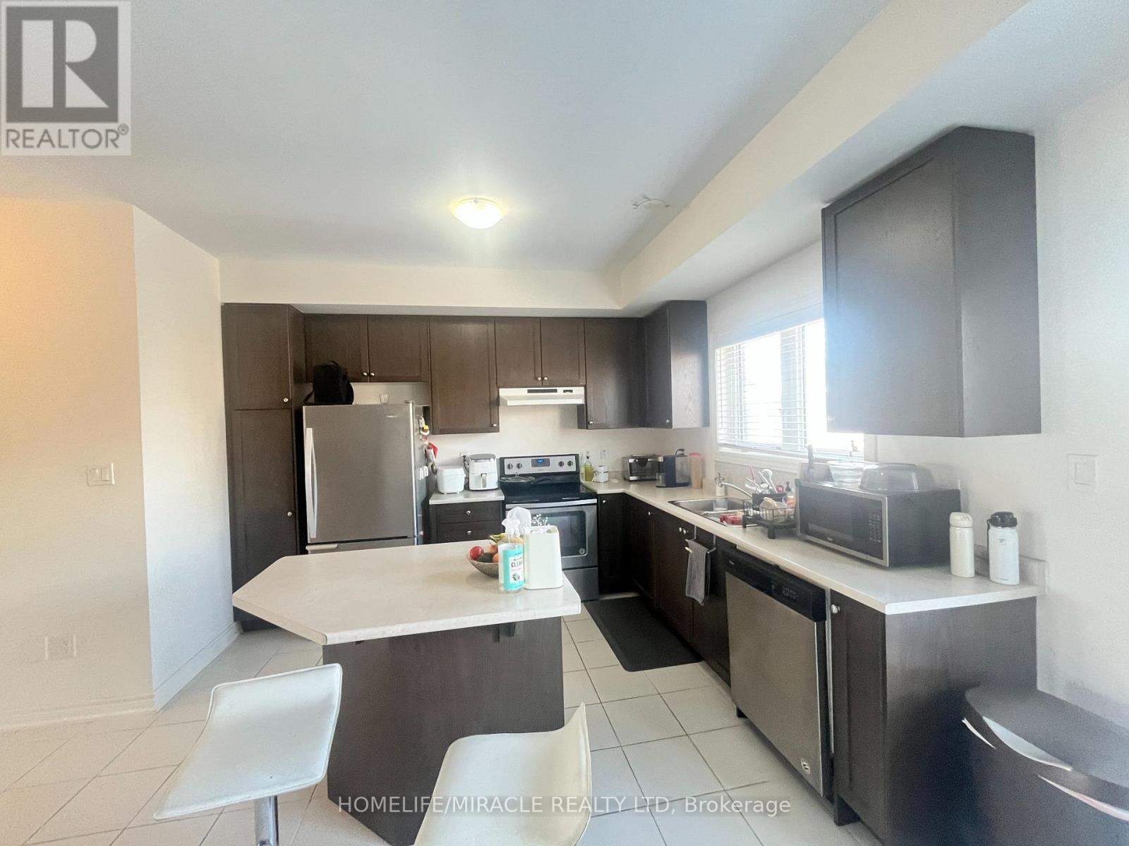 16 Botanical Avenue, Brampton, Ontario  L6Y 6E3 - Photo 3 - W12744178