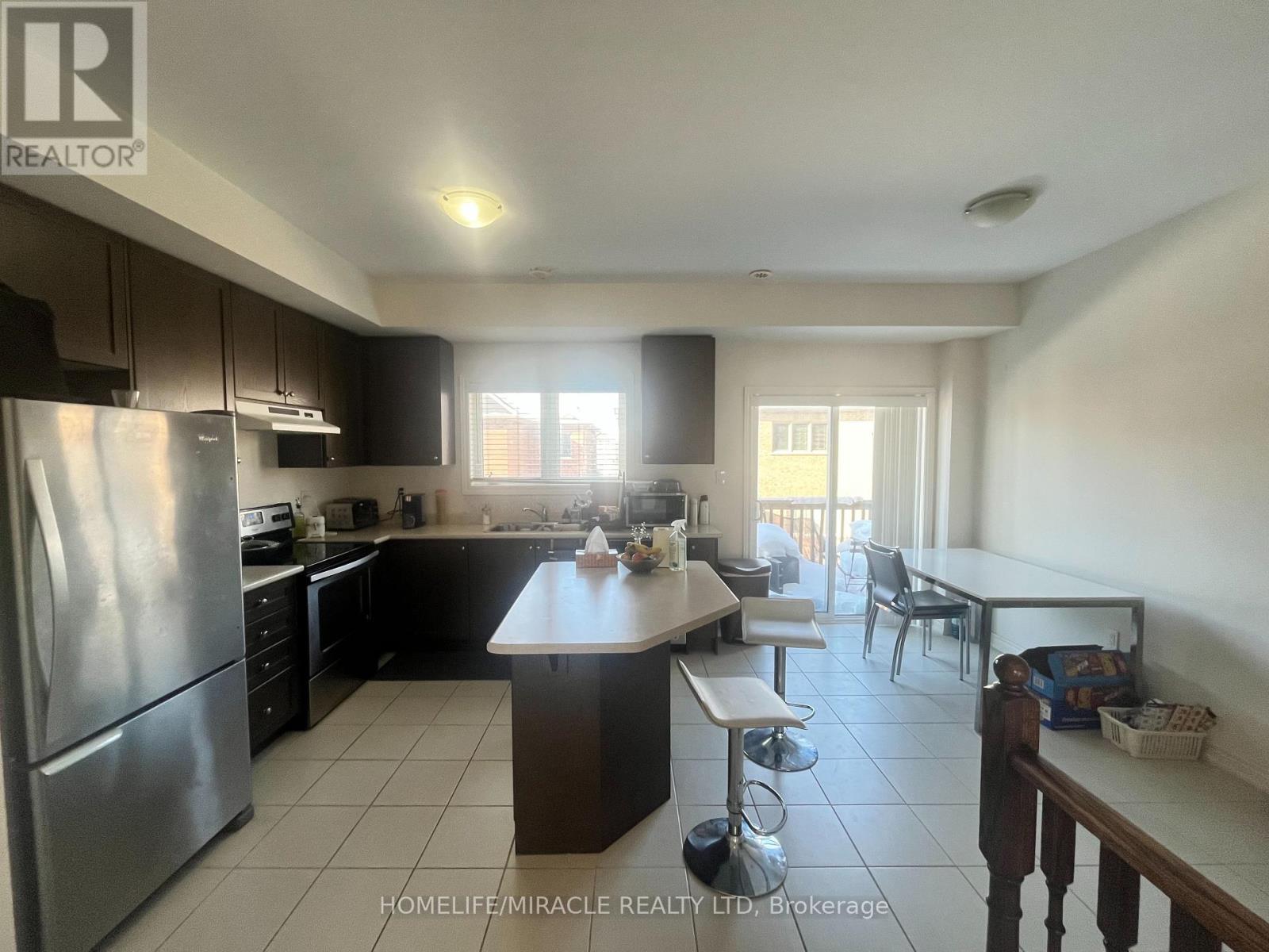 16 Botanical Avenue, Brampton, Ontario  L6Y 6E3 - Photo 4 - W12744178